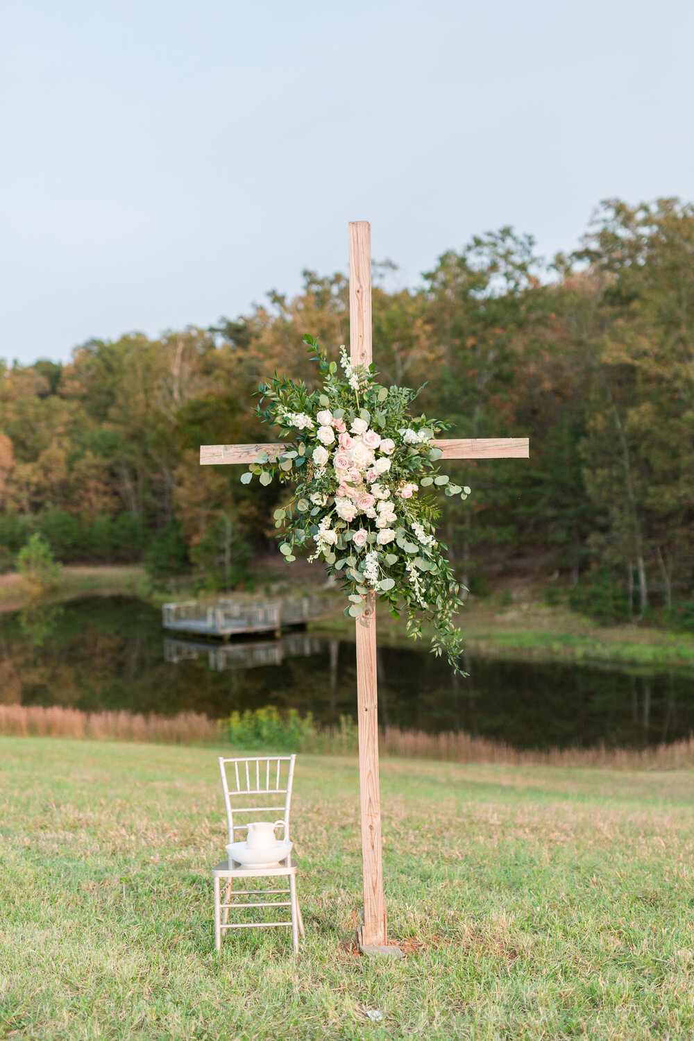 Riverview Manor in Hurt, Virginia || Lynchburg, VA Wedding Photographer || Fall Wedding in Central Virginia || www.ashleyeiban.com