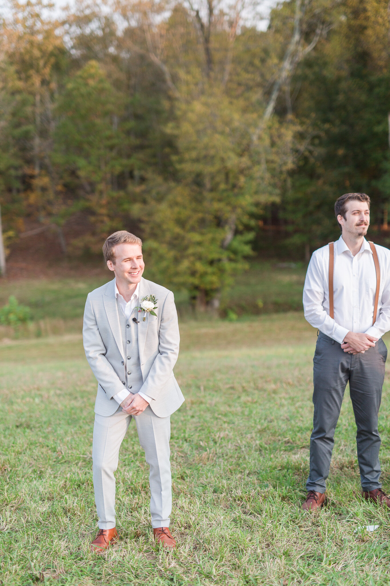 Riverview Manor in Hurt, Virginia || Lynchburg, VA Wedding Photographer || Fall Wedding in Central Virginia || www.ashleyeiban.com