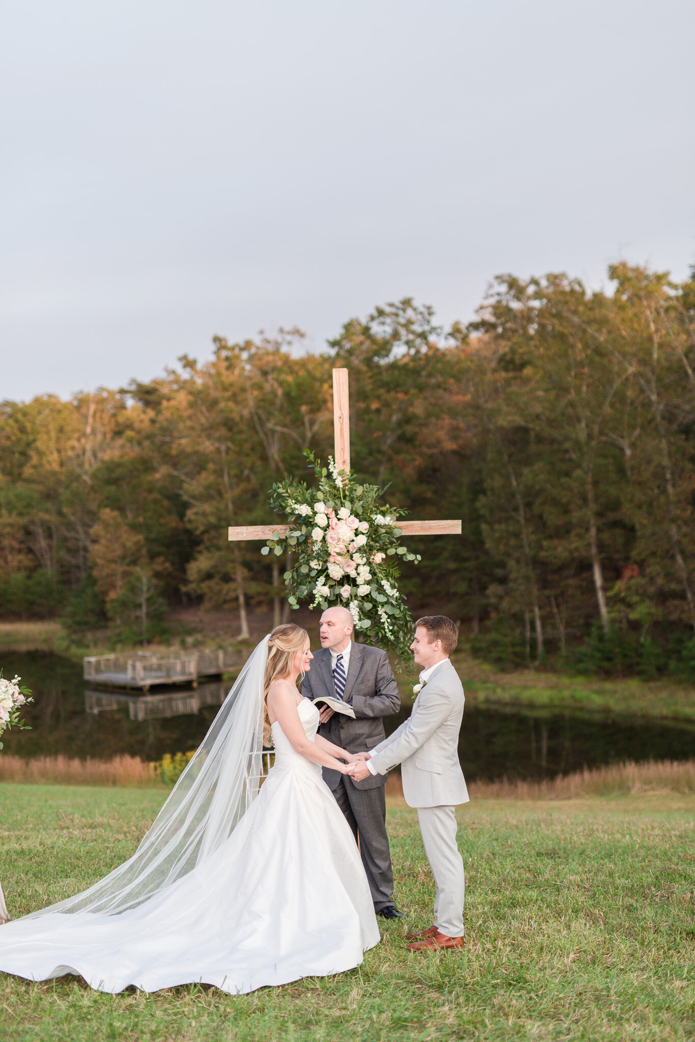 Riverview Manor in Hurt, Virginia || Lynchburg, VA Wedding Photographer || Fall Wedding in Central Virginia || www.ashleyeiban.com