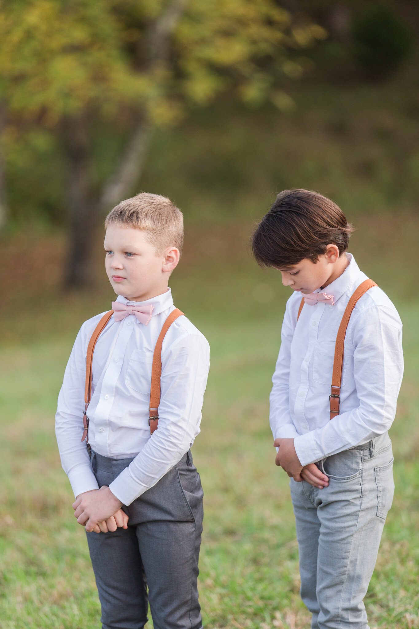 Riverview Manor in Hurt, Virginia || Lynchburg, VA Wedding Photographer || Fall Wedding in Central Virginia || www.ashleyeiban.com