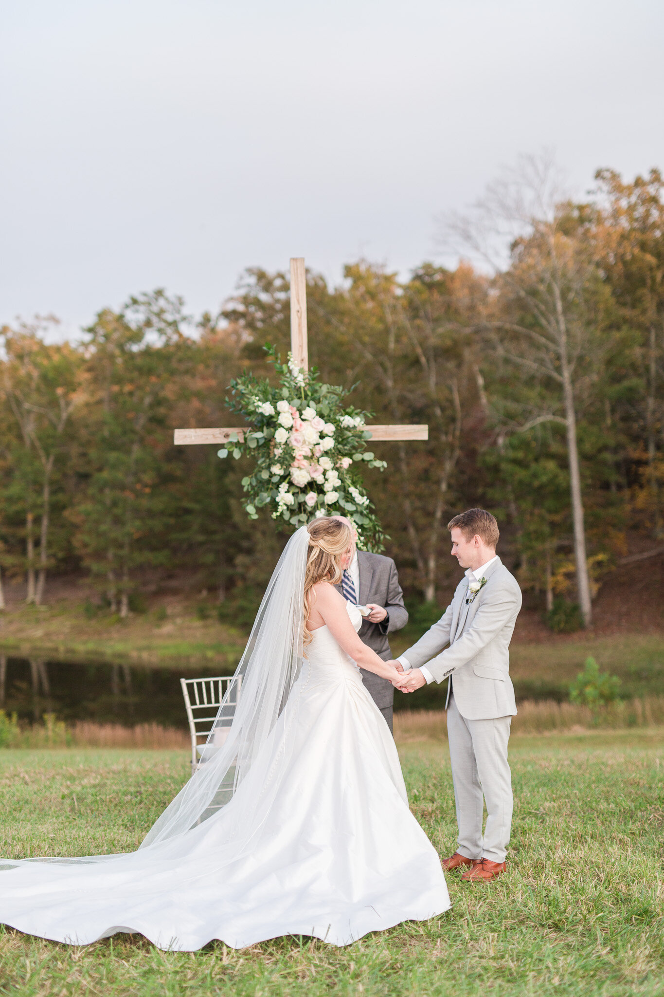 Riverview Manor in Hurt, Virginia || Lynchburg, VA Wedding Photographer || Fall Wedding in Central Virginia || www.ashleyeiban.com