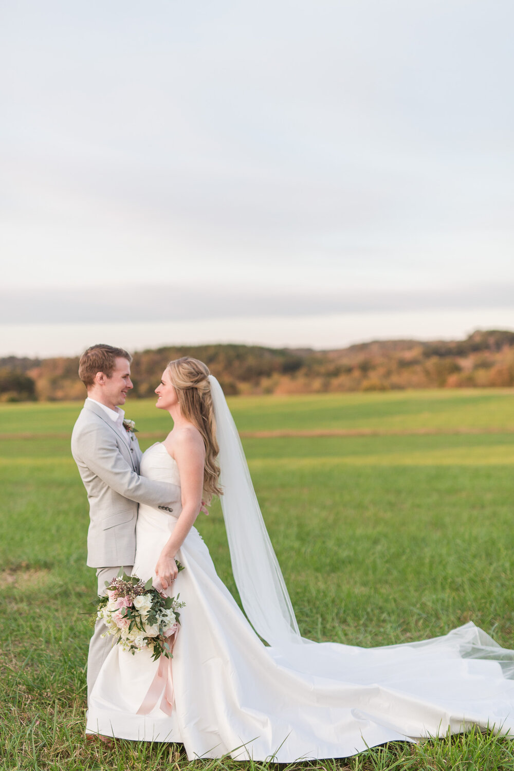 Riverview Manor in Hurt, Virginia || Lynchburg, VA Wedding Photographer || Fall Wedding in Central Virginia || www.ashleyeiban.com