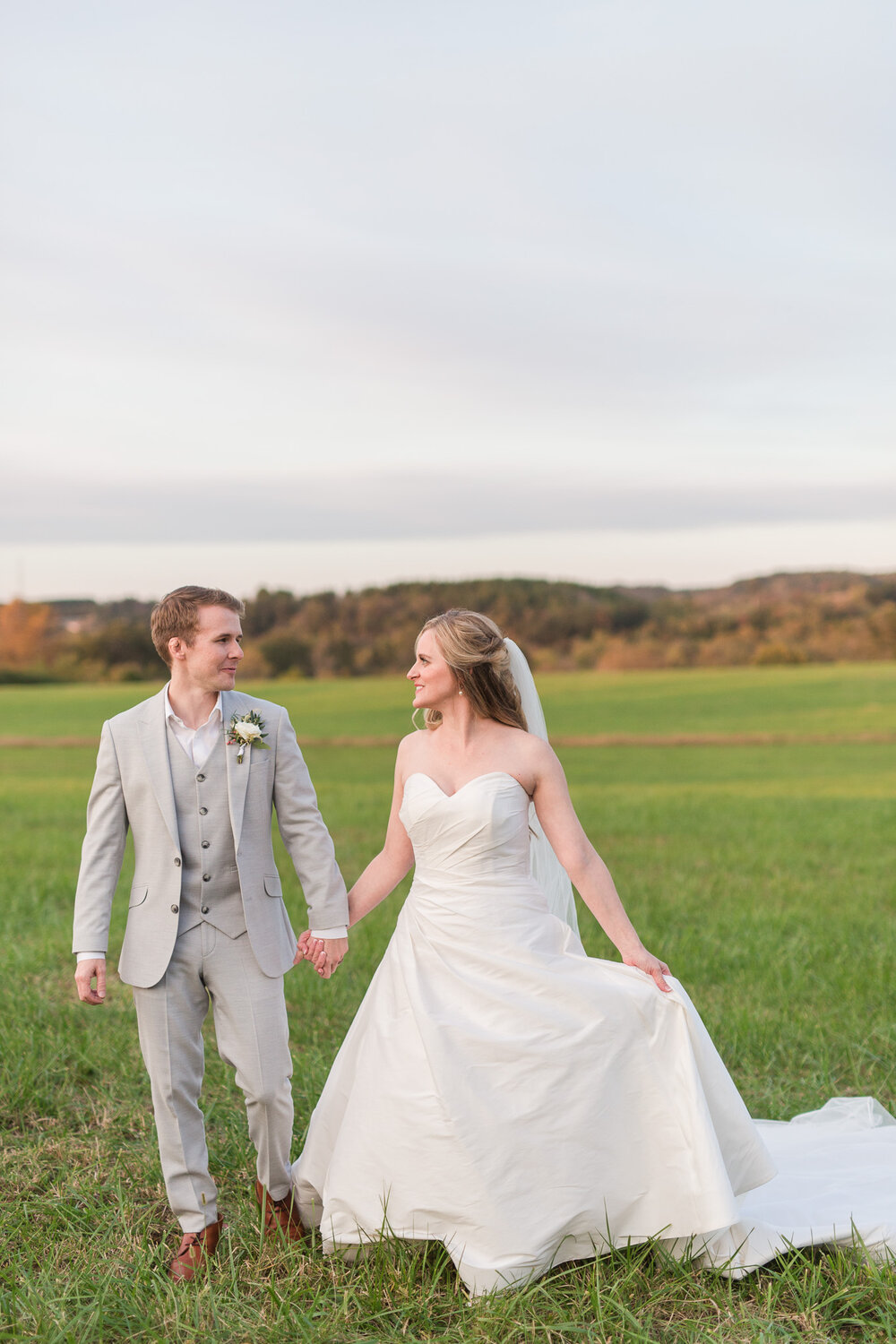 Riverview Manor in Hurt, Virginia || Lynchburg, VA Wedding Photographer || Fall Wedding in Central Virginia || www.ashleyeiban.com