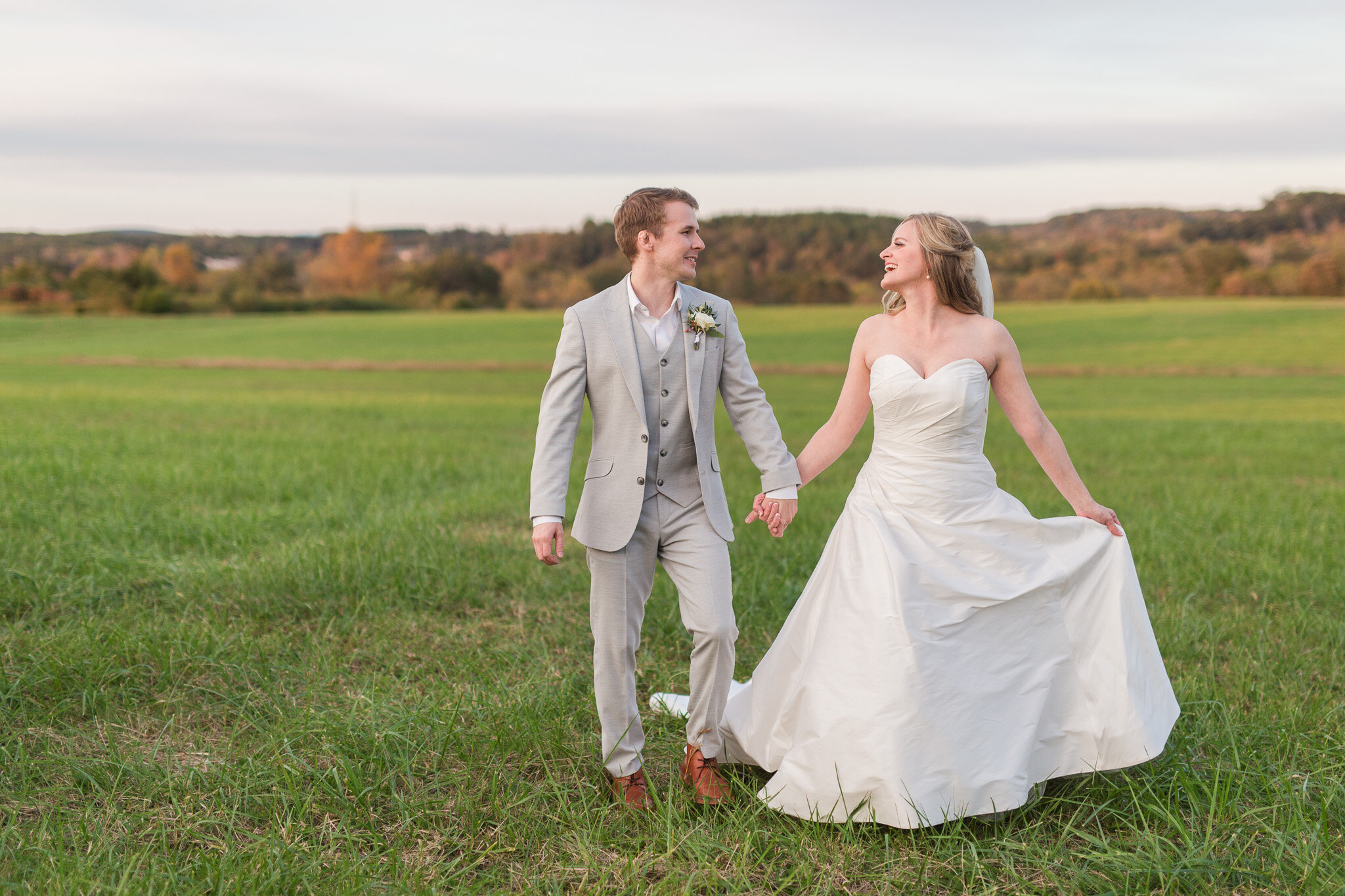 Riverview Manor in Hurt, Virginia || Lynchburg, VA Wedding Photographer || Fall Wedding in Central Virginia || www.ashleyeiban.com