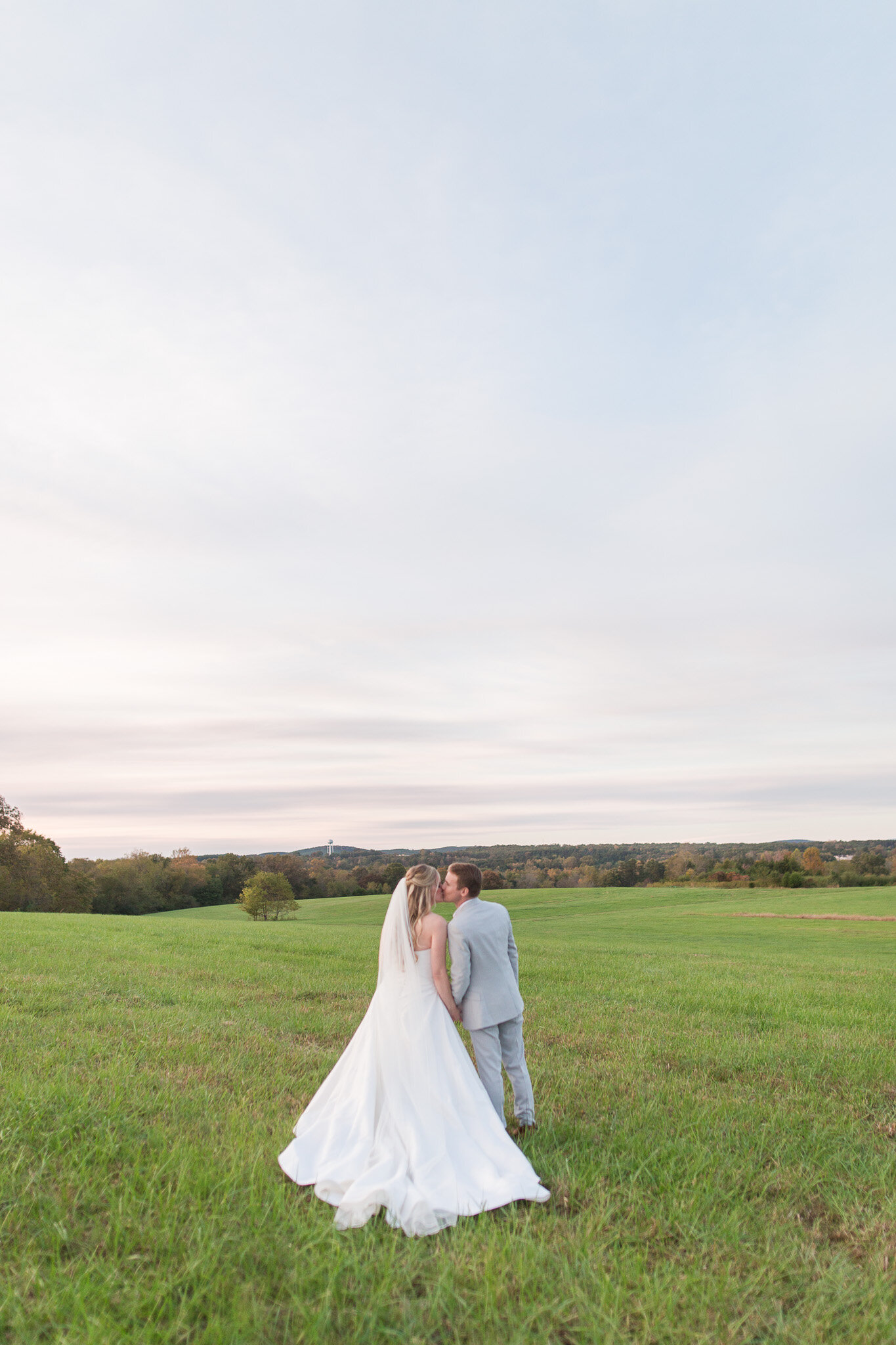 Riverview Manor in Hurt, Virginia || Lynchburg, VA Wedding Photographer || Fall Wedding in Central Virginia || www.ashleyeiban.com