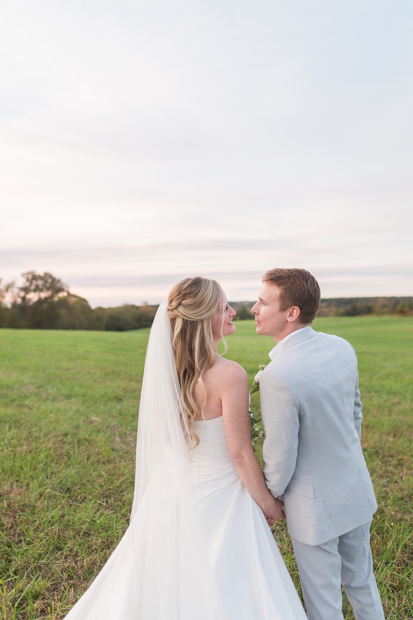 Riverview Manor in Hurt, Virginia || Lynchburg, VA Wedding Photographer || Fall Wedding in Central Virginia || www.ashleyeiban.com