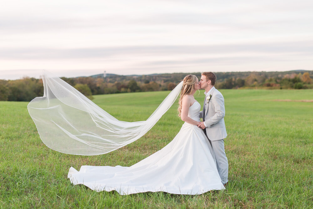 Riverview Manor in Hurt, Virginia || Lynchburg, VA Wedding Photographer || Fall Wedding in Central Virginia || www.ashleyeiban.com