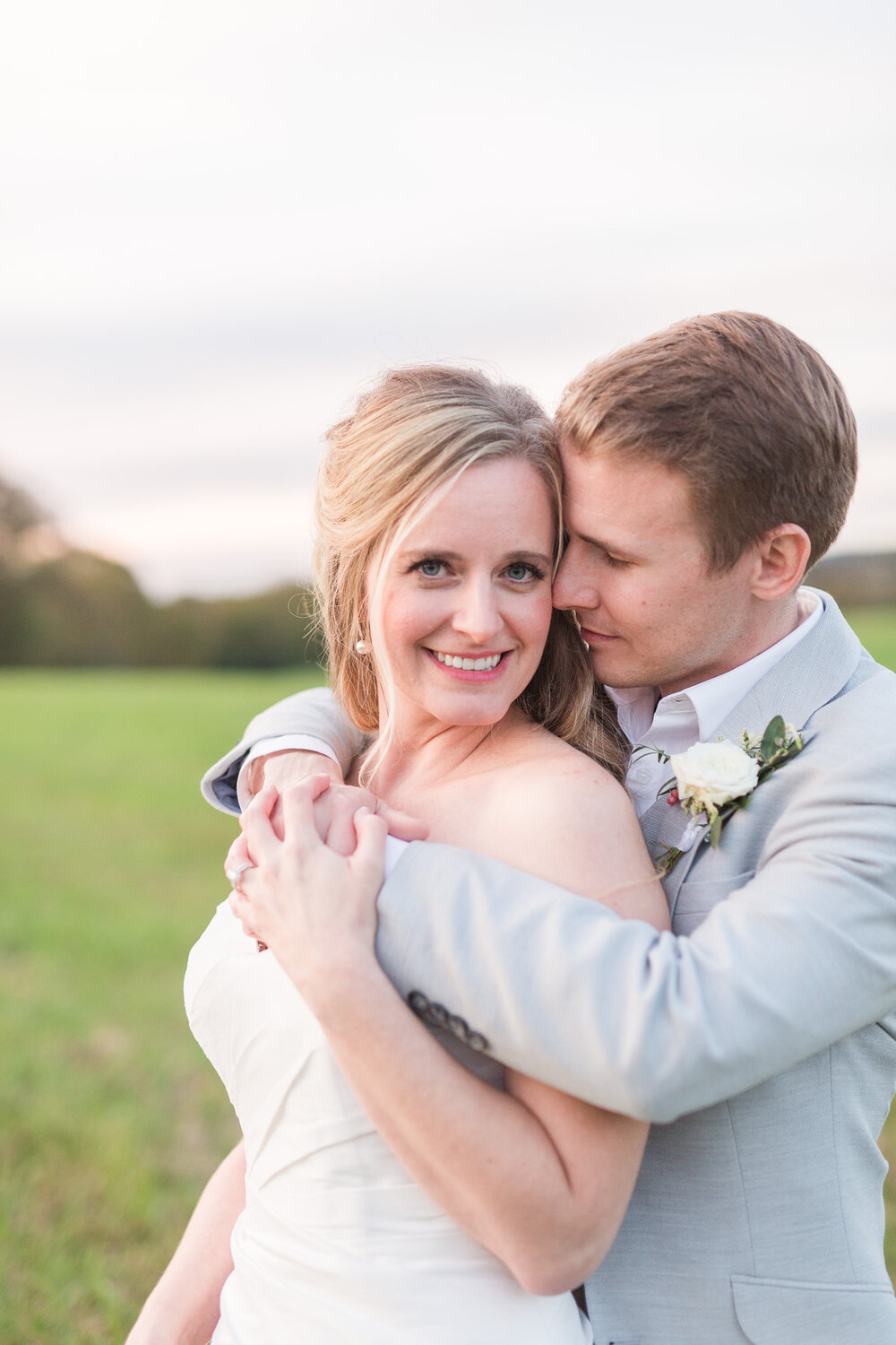 Riverview Manor in Hurt, Virginia || Lynchburg, VA Wedding Photographer || Fall Wedding in Central Virginia || www.ashleyeiban.com