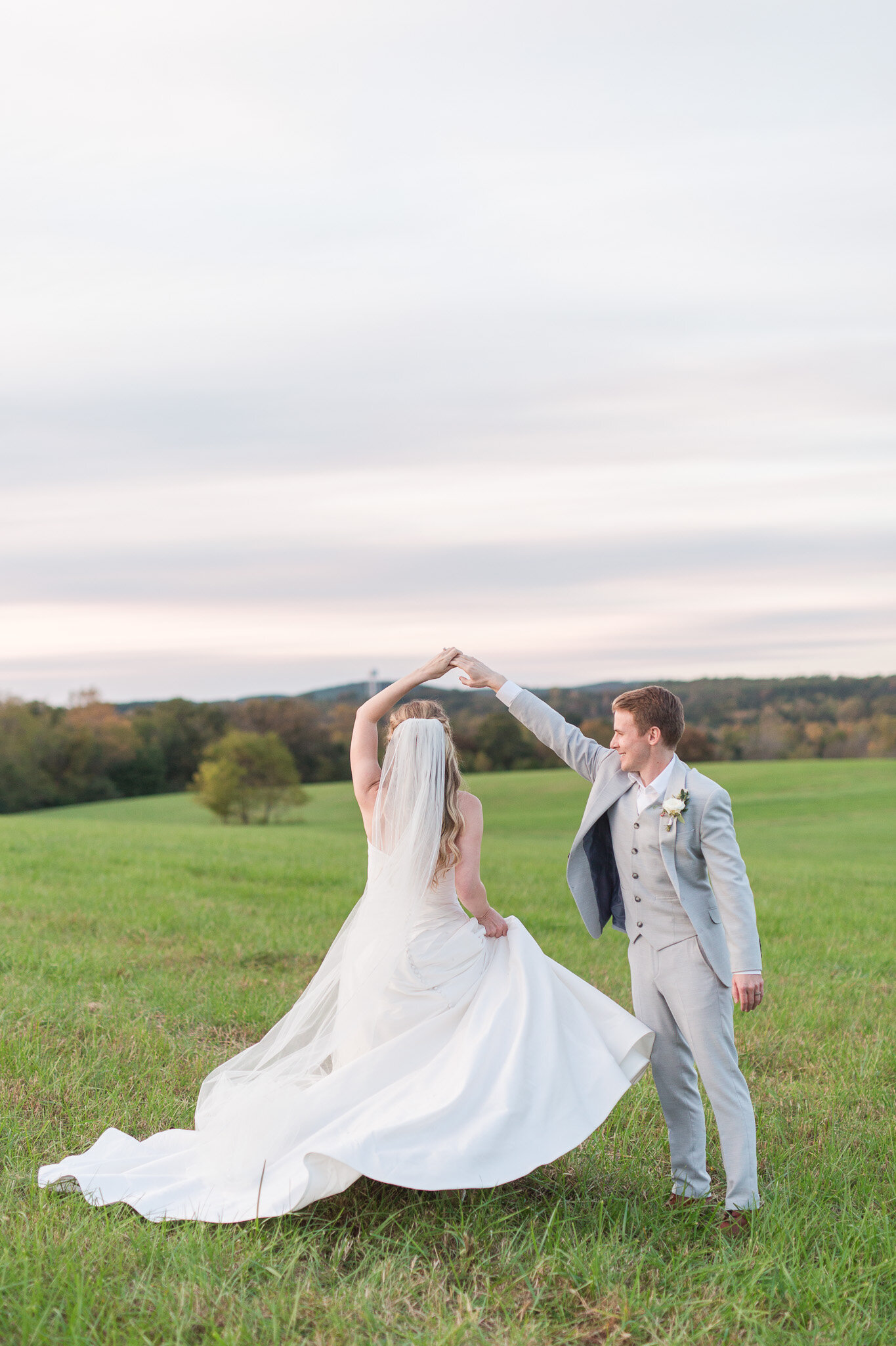 Riverview Manor in Hurt, Virginia || Lynchburg, VA Wedding Photographer || Fall Wedding in Central Virginia || www.ashleyeiban.com