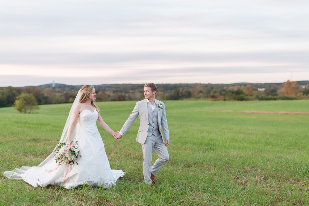 Riverview Manor in Hurt, Virginia || Lynchburg, VA Wedding Photographer || Fall Wedding in Central Virginia || www.ashleyeiban.com