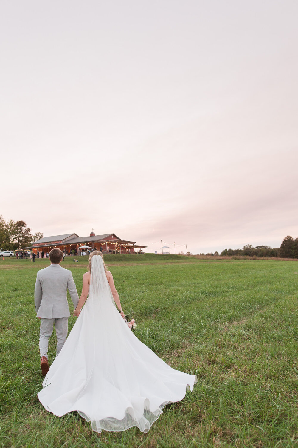 Riverview Manor in Hurt, Virginia || Lynchburg, VA Wedding Photographer || Fall Wedding in Central Virginia || www.ashleyeiban.com