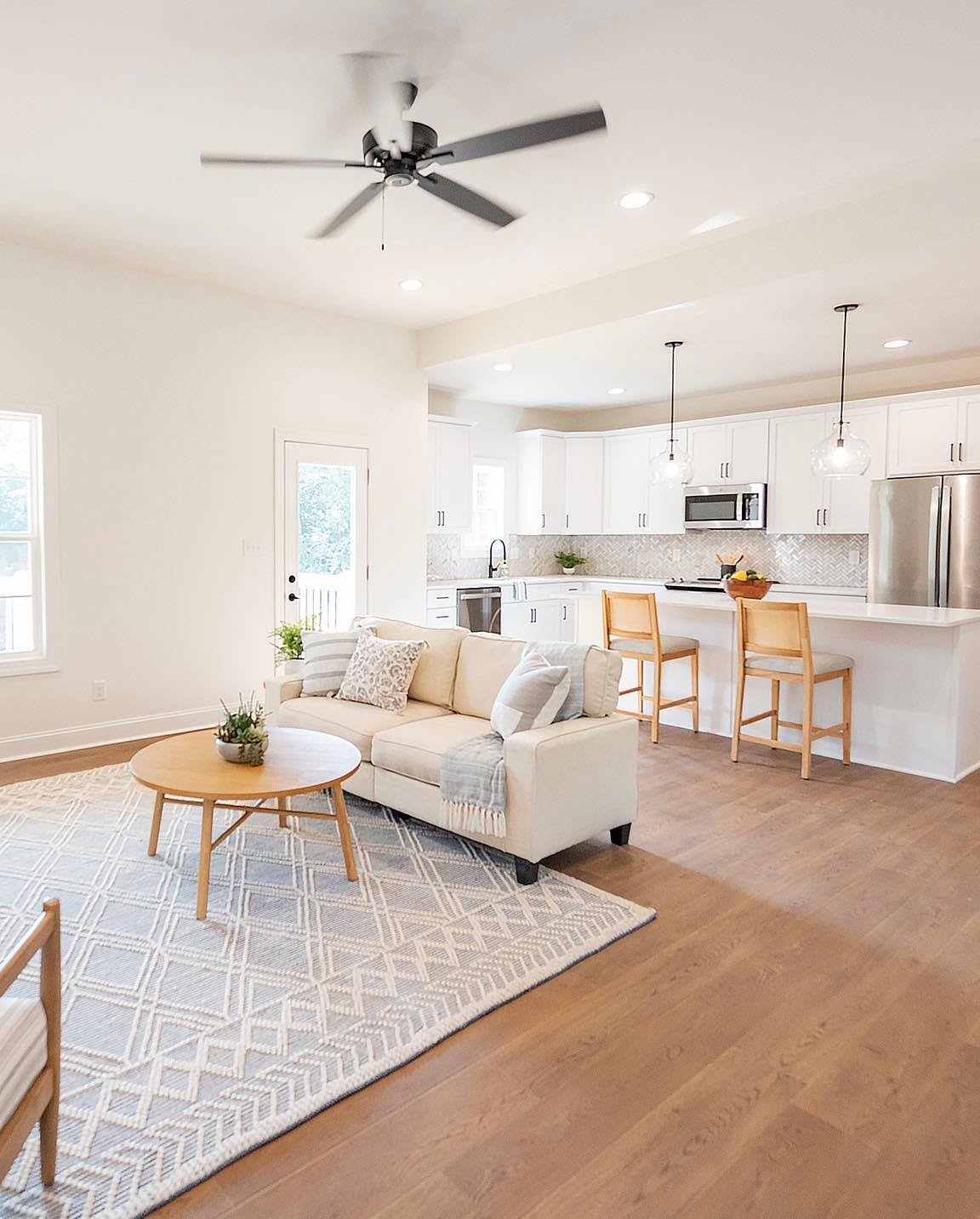 💫 Staging. It&rsquo;s not just decor- it&rsquo;s strategy! 💫

First impressions matter! That&rsquo;s where staging comes in. A well-staged home helps buyers visualize the space as their own, highlights key features, and creates an emotional connect