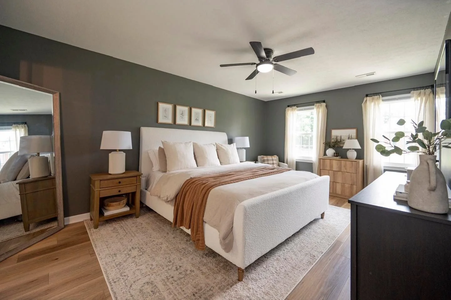 The secret to beautiful photos + more potential buyer interest? Staging. 

Let&rsquo;s look at some staging secrets that help homes sell faster 👇

📦 Decluttering helps buyers see the space, not your stuff
🪞 Neutral colors photograph better and app