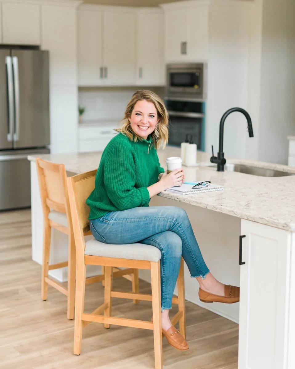 Thought it was time to reintroduce myself to my new followers over on this side of the internet! 

I&rsquo;m Ashley! 
🗓️ I got into real estate in 2018 and got my license in 2021. 
☕️ I call Lynchburg home and consider myself an expert on the area- 