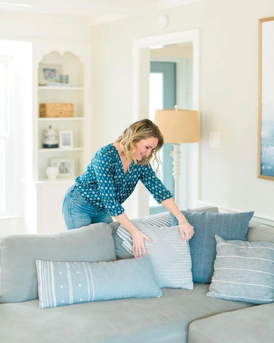 You&rsquo;ll see me at an open house, but here&rsquo;s what you won&rsquo;t see behind the scenes 👀

✨ Arriving early to turn on every light
🛋️ Fluffing pillows and getting the throw blankets just right 
🖼️ Straightening wall art and centering cha