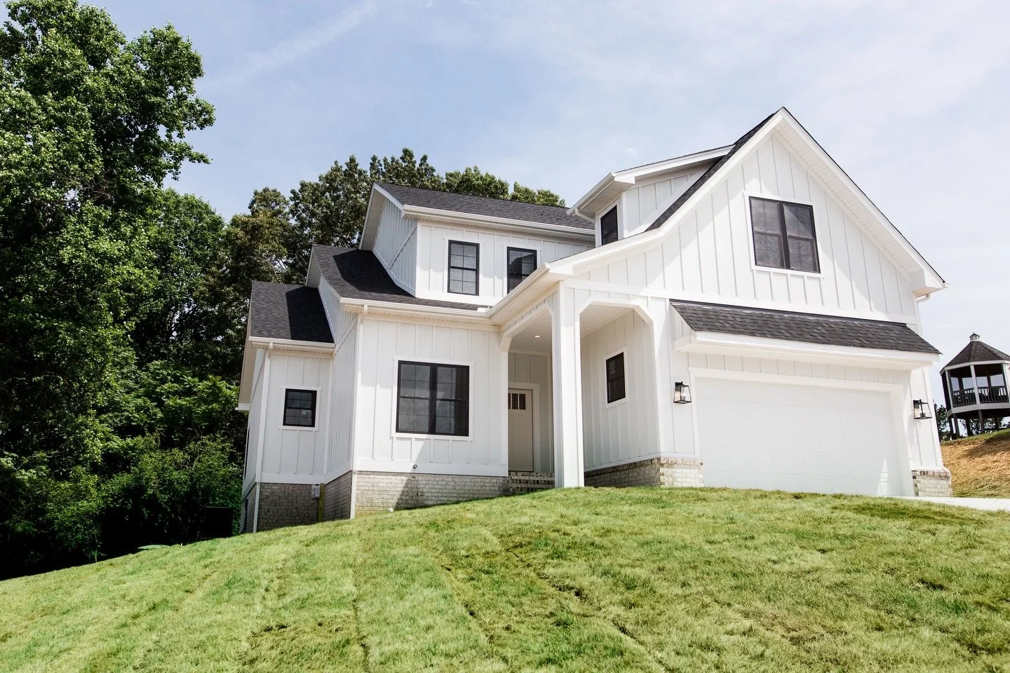 The cherry blossoms have bloomed, the bees are buzzing, and Spring market is officially in full swing 🌸🏡 

More contracts, more listings, more showings, and a liiiittle more chaos 🤏🏻

If buying or selling has been on your mind, this is your seaso