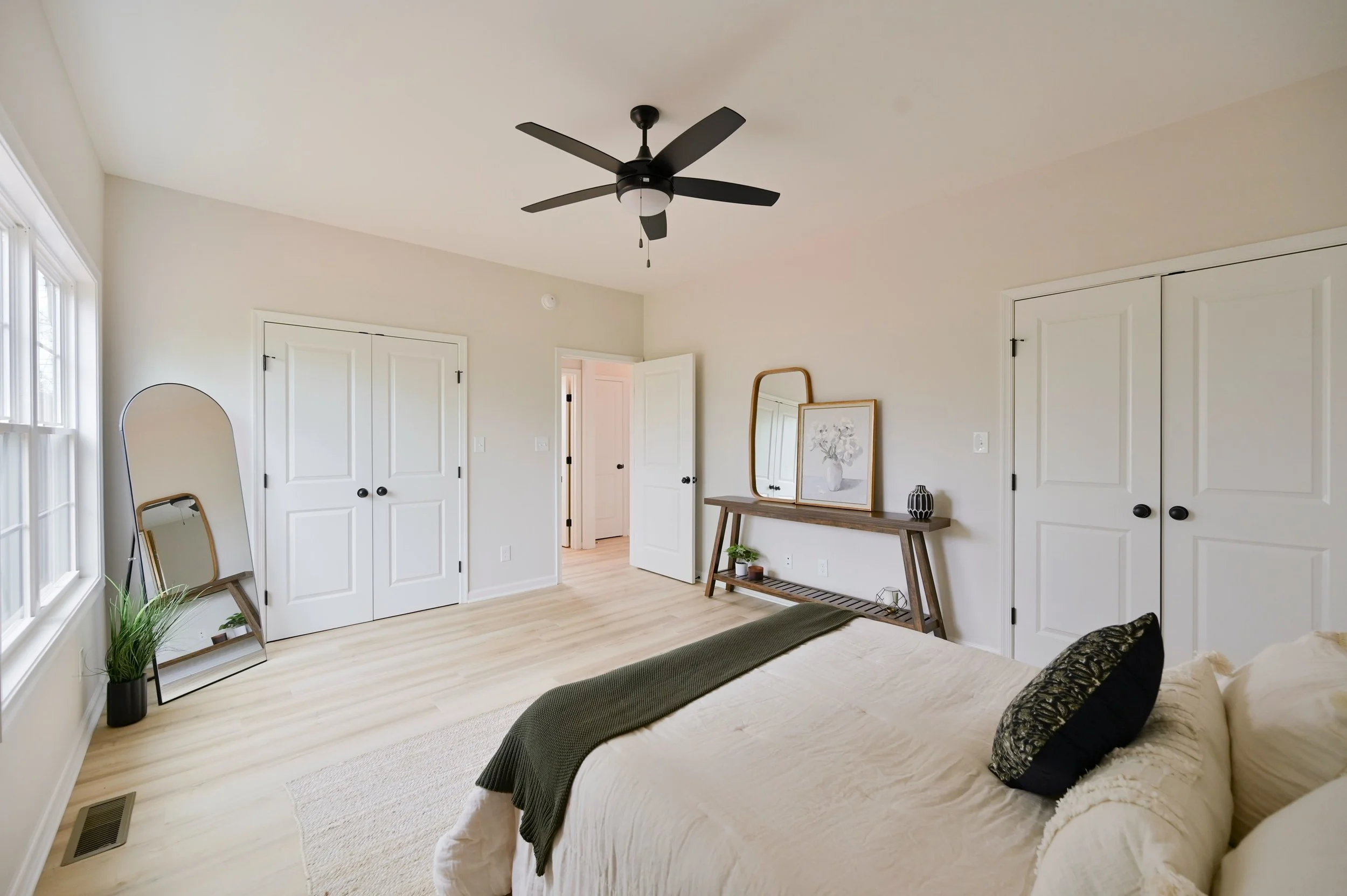 A main level primary suite and 2 rooms upstairs. Guest bedroom, nursery, craft room, kid&rsquo;s bedroom, play room, game room&hellip;. your dog&rsquo;s new room? Not to mention the unfinished basement. 

The possibilities are endless. 

3 bed | 2 ba