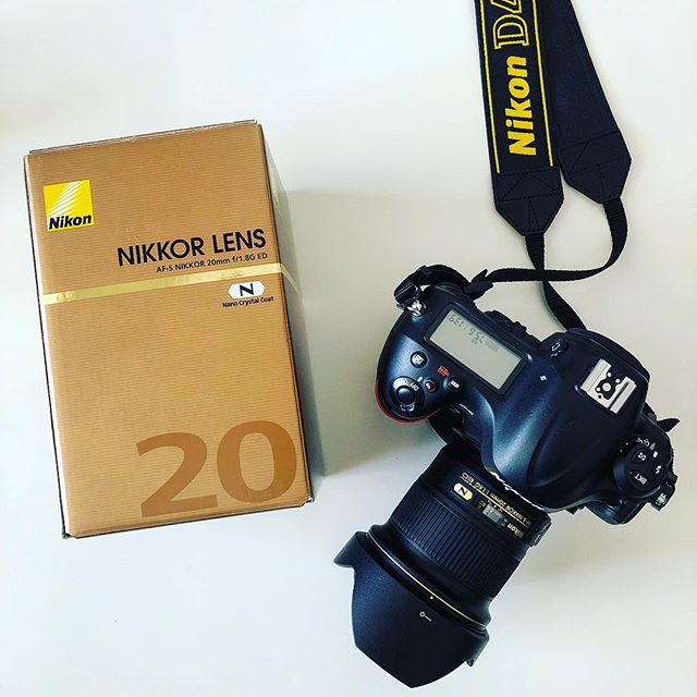 Willkommen 💁🏻&zwj;♂️🤓
.
#nikkor #glass #20mm #aperture #landscapephotography #nseries #dslr #fastlens #gear #camgear #d4 #camera #gear #nikon # #nicelens #wideangle #widelens #focallength #photomotivation