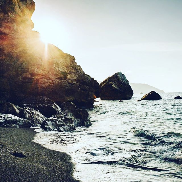 Hidden spot on back of the Grotte Beach on Sicily 🤫🏝 #travel #inspiration #motivation #travelgram #sicily #grottebeach #nature #nature_perfection #nature_shooters #dslr #nikon #beach #cliffs #europe #isle #traveladdict #italy #sundowner #summer #su