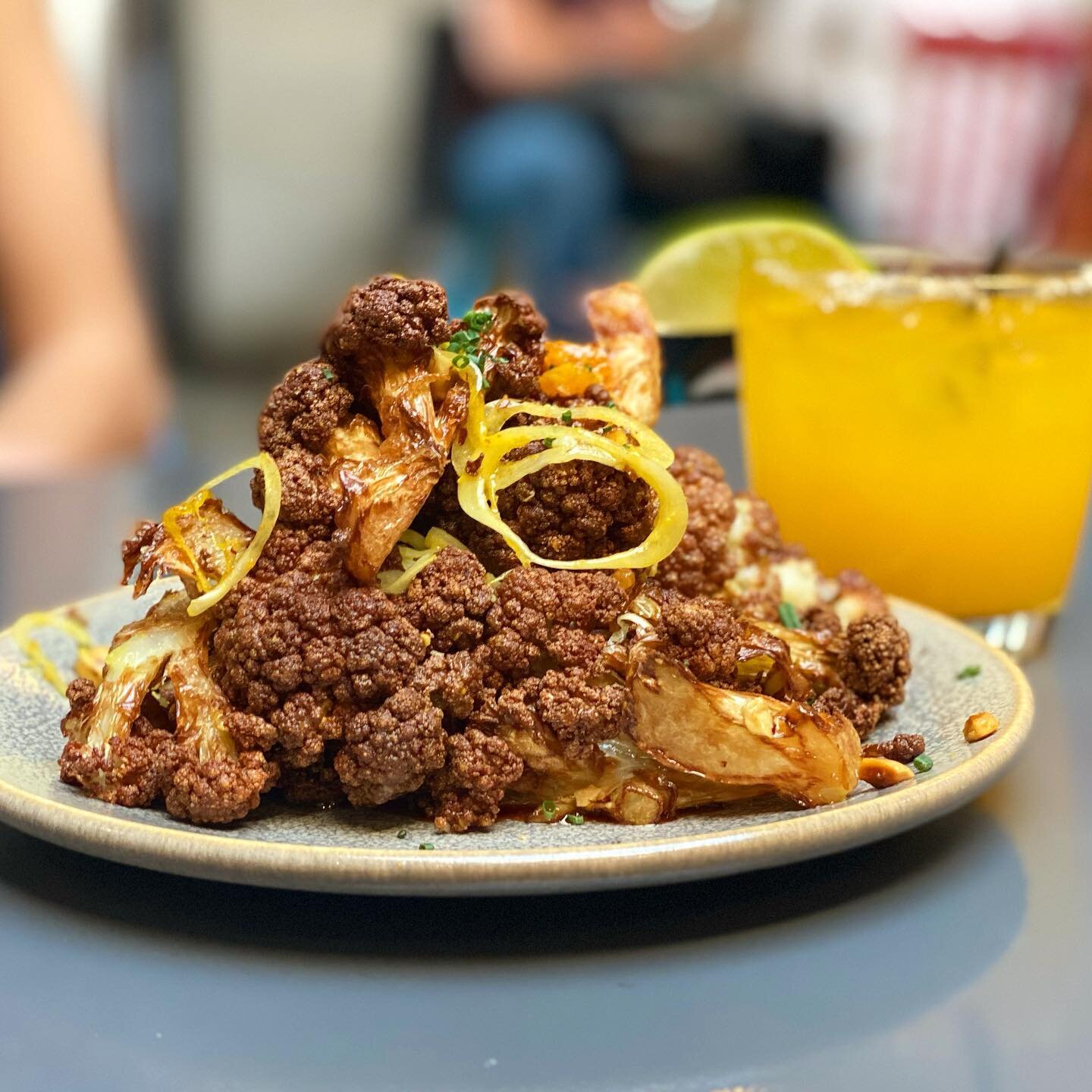 A favorite dish and favorite drink at one of my favorite spots 📍 @ciudadseattle // 📸: Crispy cauliflower &amp; spicy carrot marg 🍹