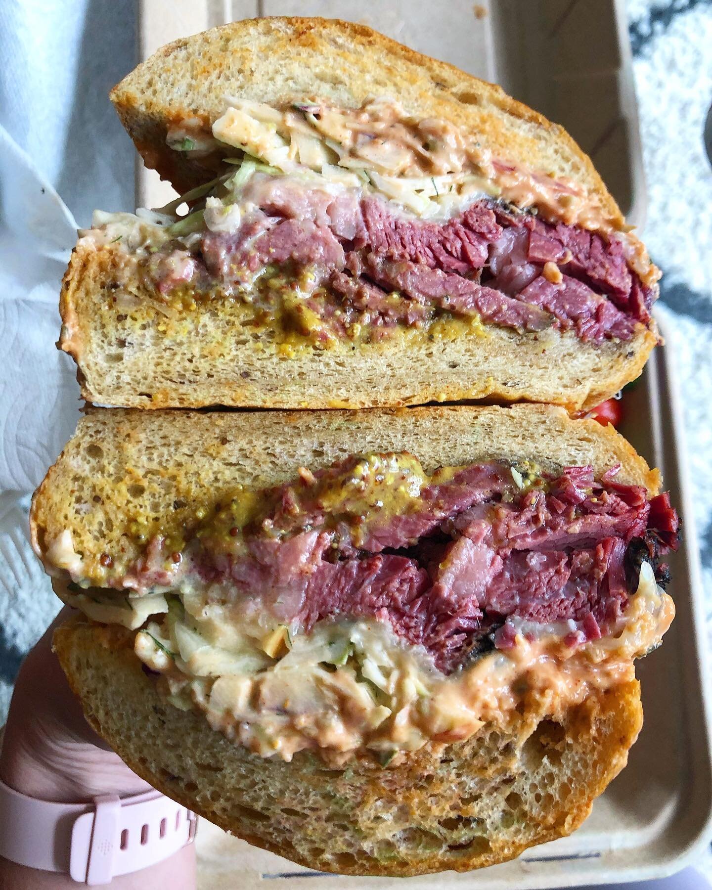 On Sundays, we sandwich 🥪 📍 @schmaltzysdeli  #weinanddine