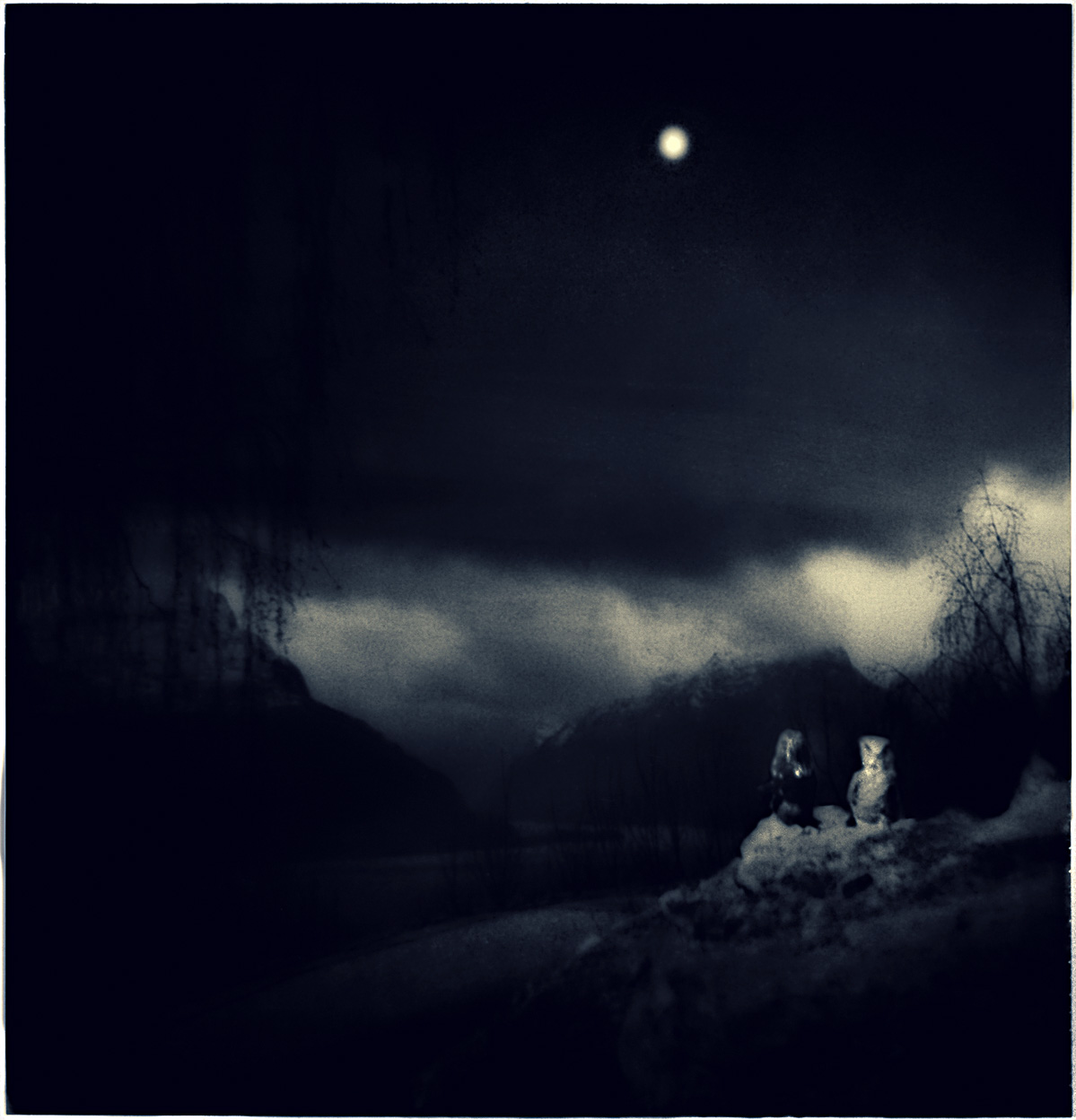 Under the moon / 2007