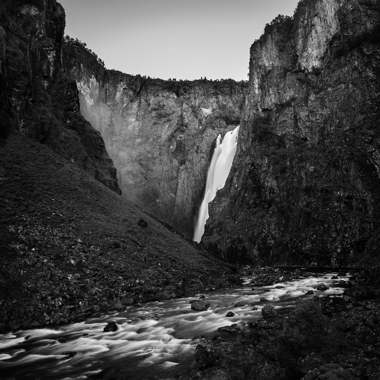 Vøringsfossen 135 meters / Eidfjord, Norway 2012 