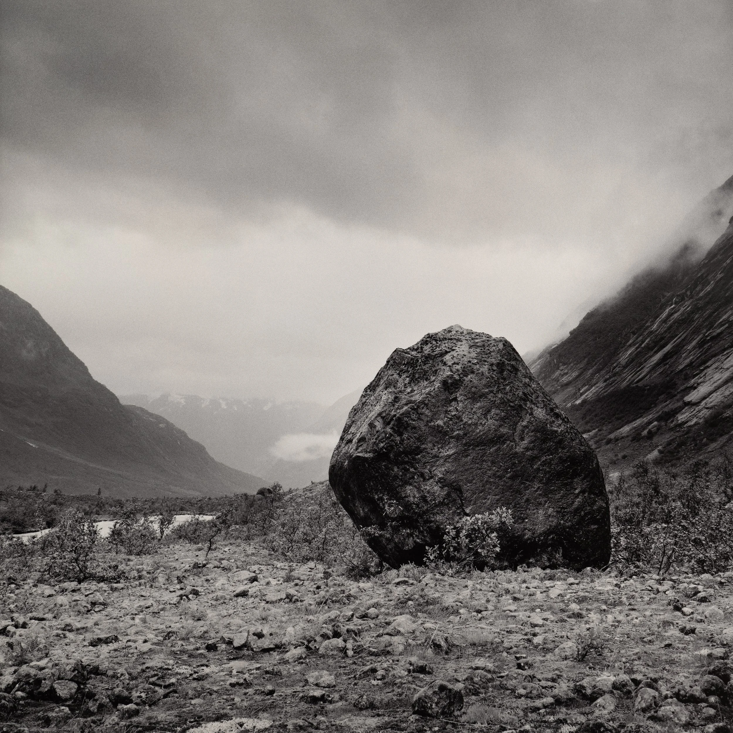 Den store rullesteinen-Mamiya6-75mm-HP5-Ilford 20x20cm.jpg