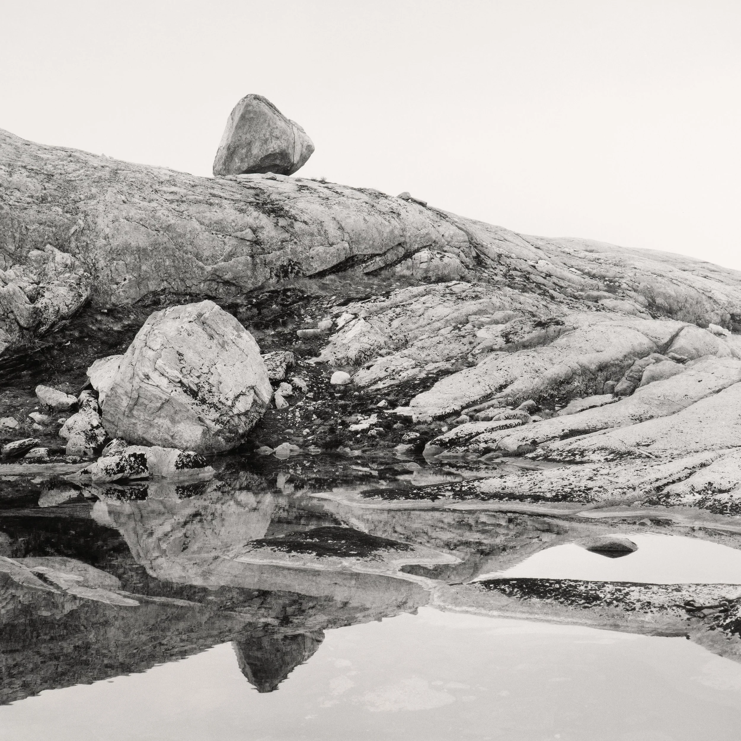 Rullesteinar over Høgabu 1-Mamiya 6-75mm-HP5-Ilford 20x20cm.jpg