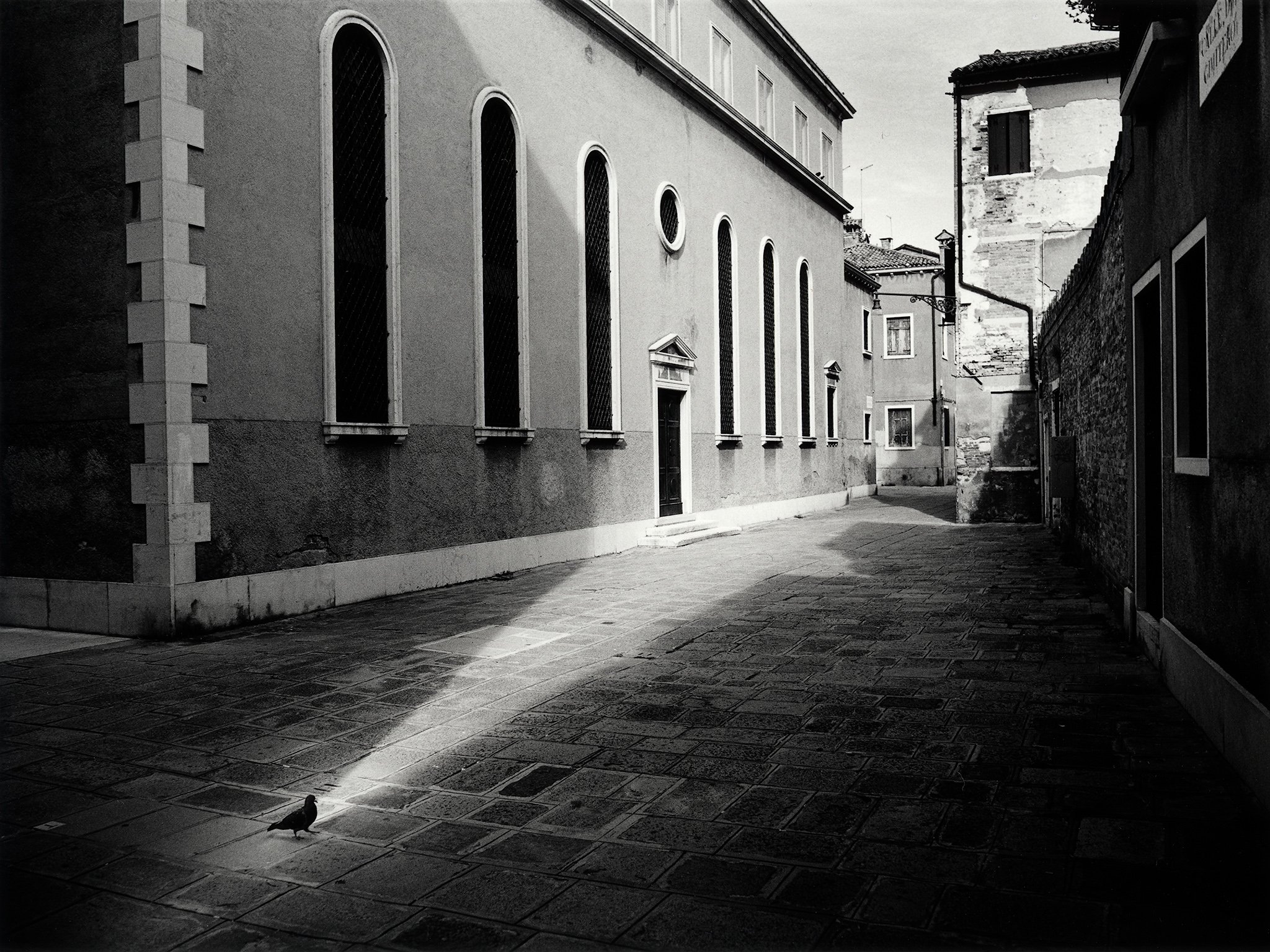Due i enden av lyset-Castello-M645-45mm-HP5-Ilford FB.jpg