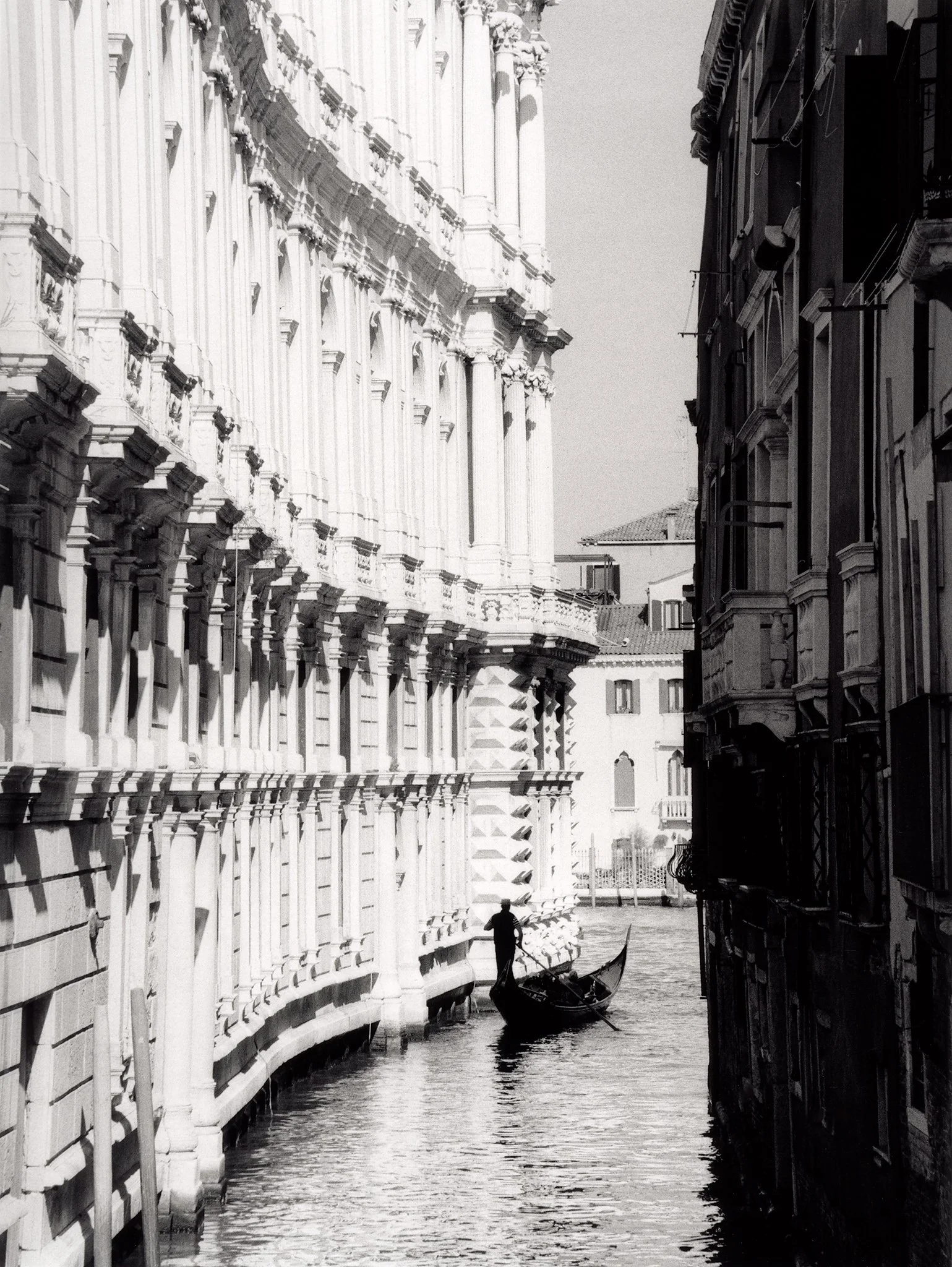 Gondol ved Ca Pesaro-F100-Ilford FB selen 15x20cm.jpg