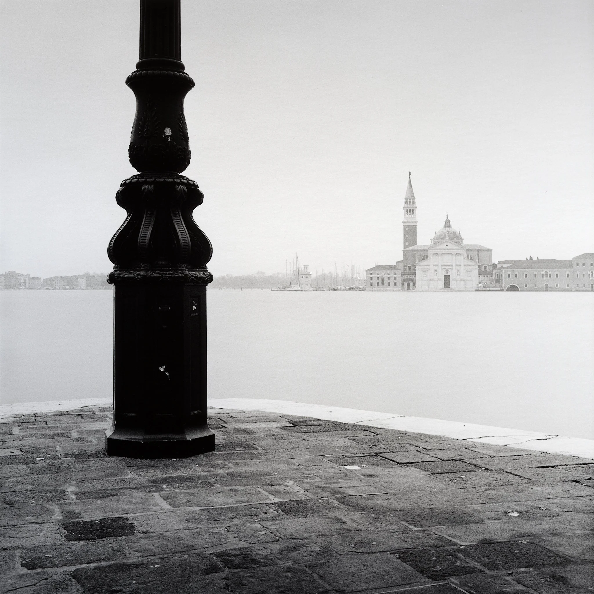 Punta della Dogana daggry-SL66-80mm-TriX-Fomabrom111.jpg