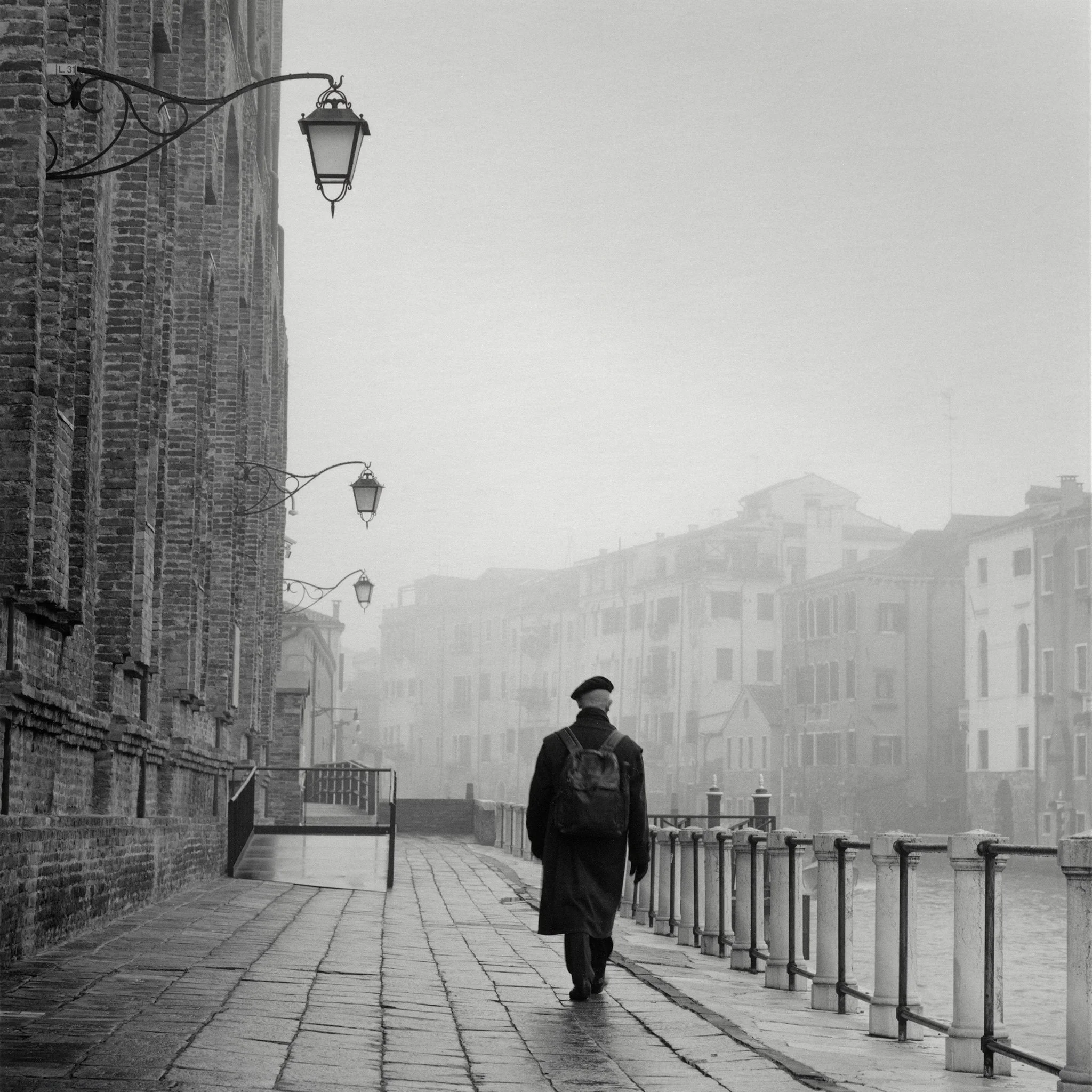 Tre lykter-SL66-150mm-HP5-17x17cm.jpg