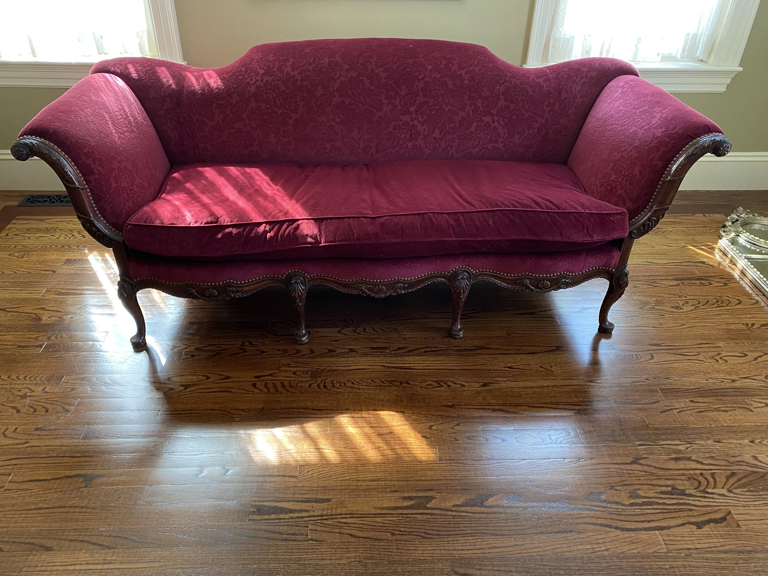 Antique couch N511