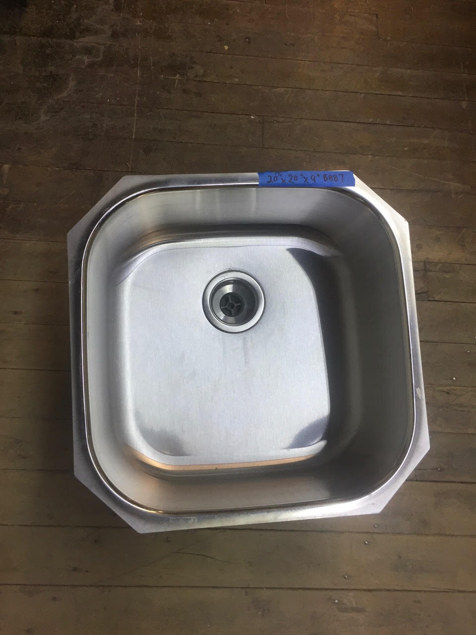 20x20x9 SS sink B887.jpg