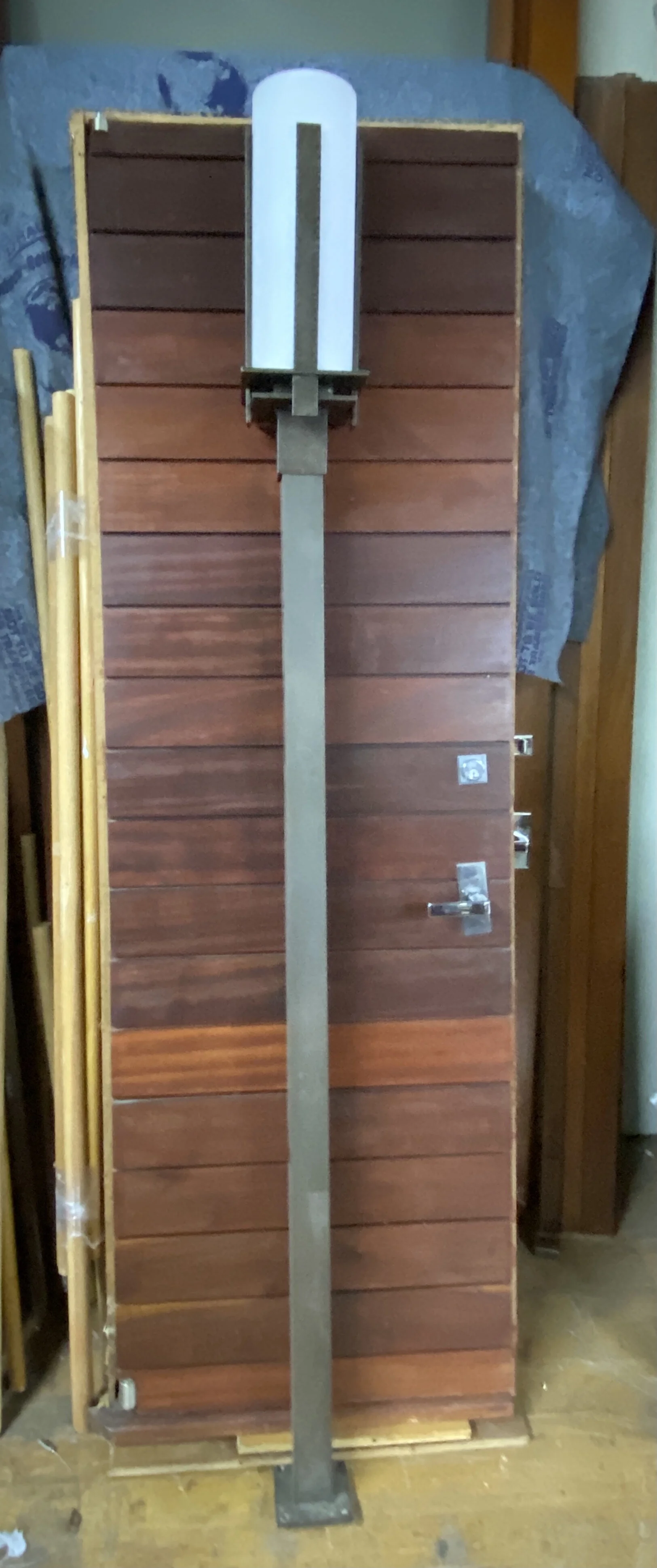 Modern Lamp Post B969