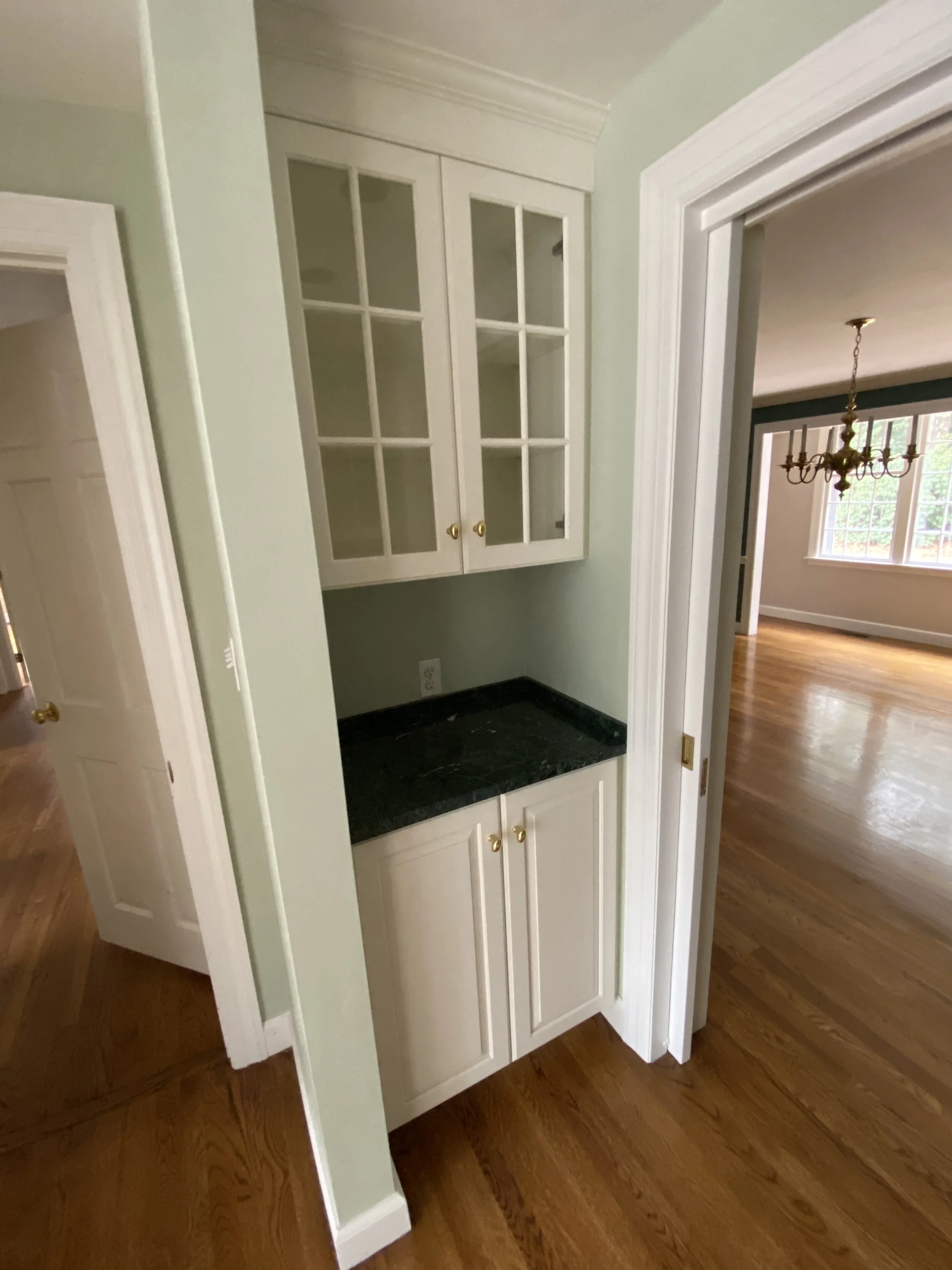 Glass Upper and Base Cabinet sets W695