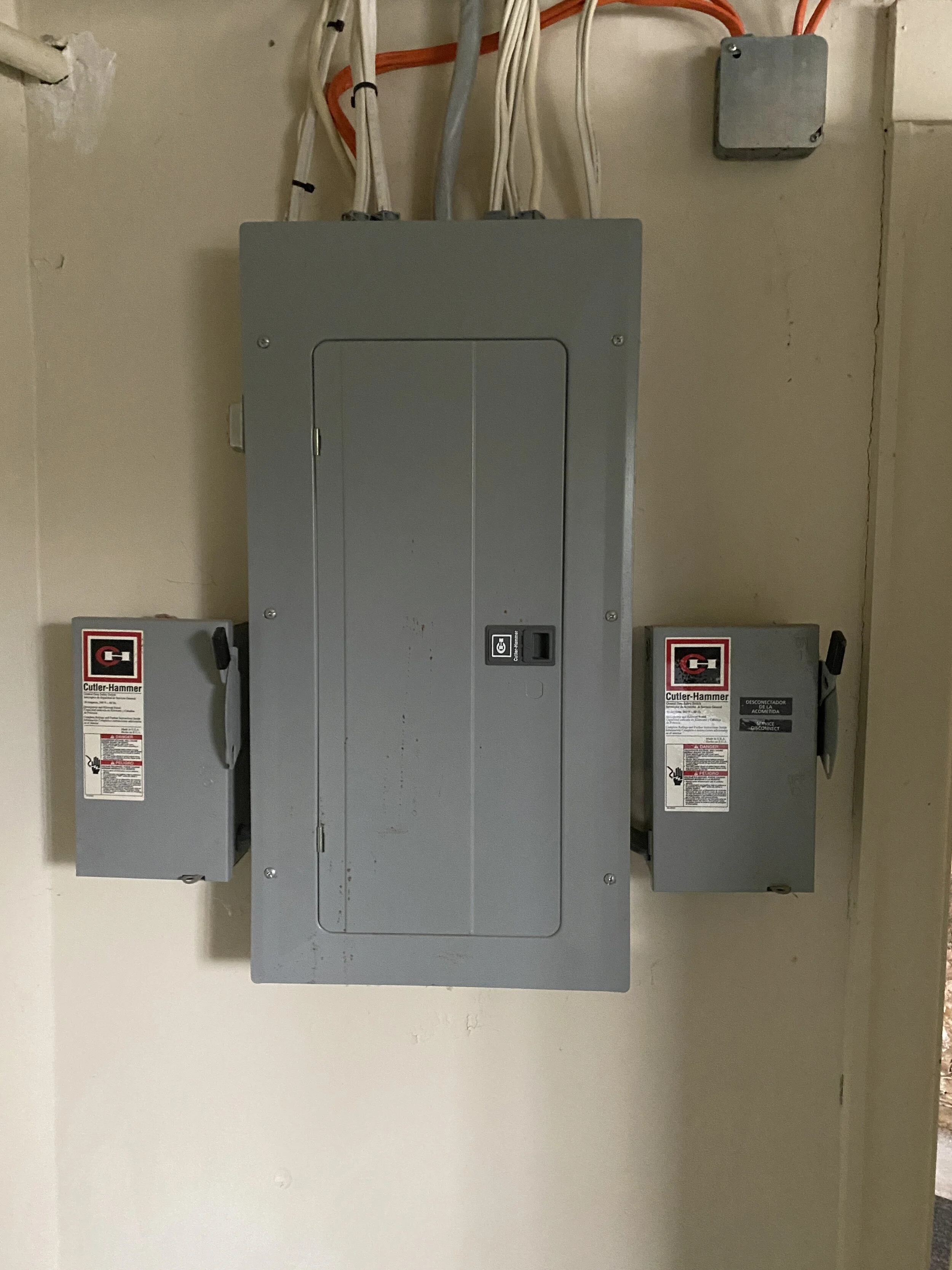 Cutler Hammer 200 Amp Electric Sub Panel N592