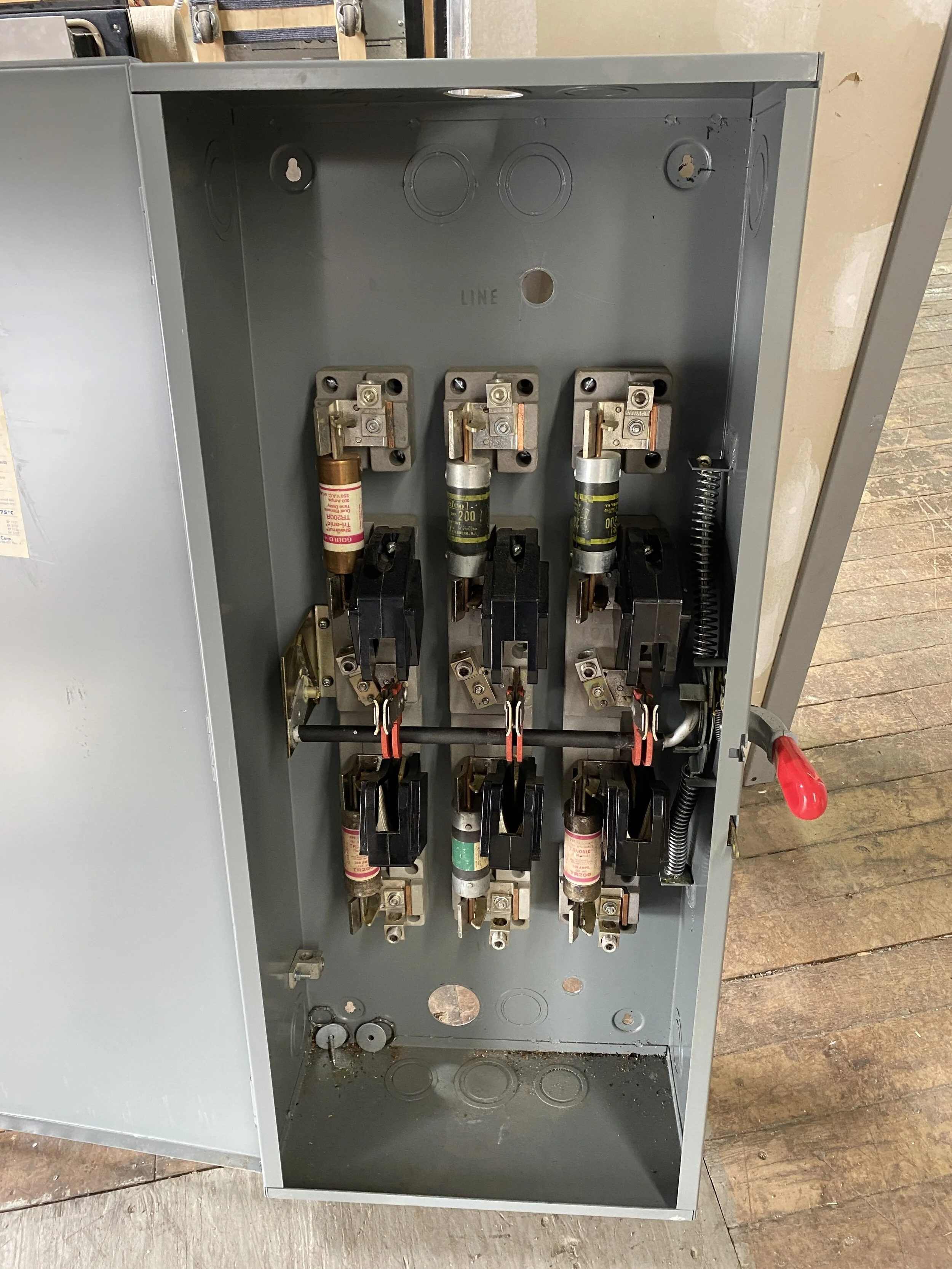 Challenger 200 AMP Double Throw Switch 