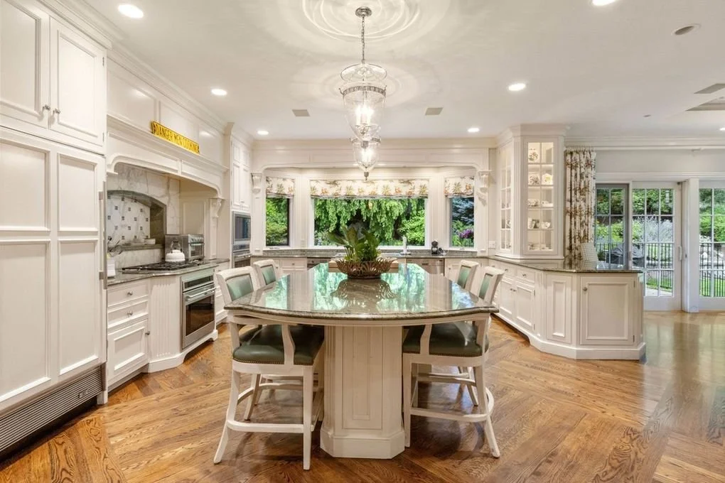 Kitchen Cabinets W309