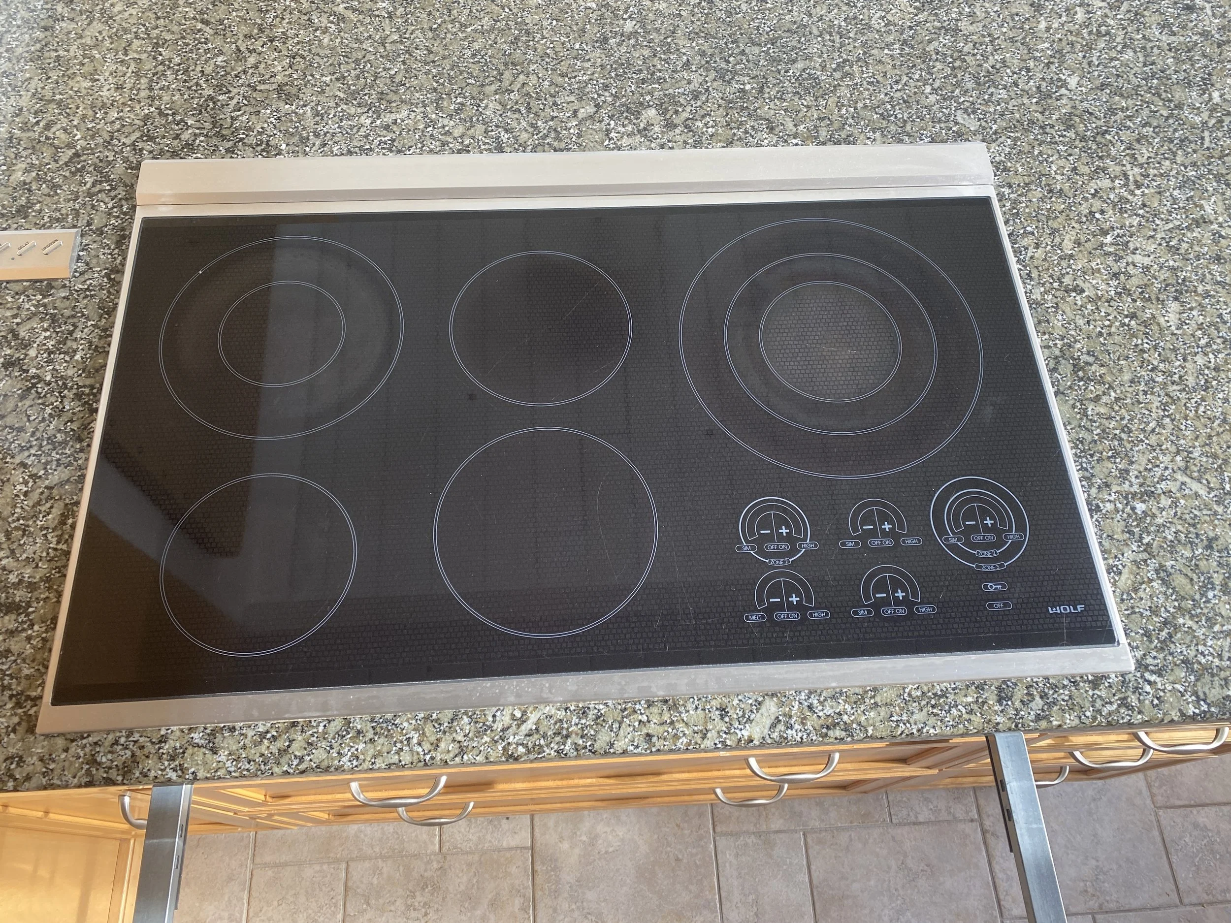 Wolf 36" Electric Cooktop C282