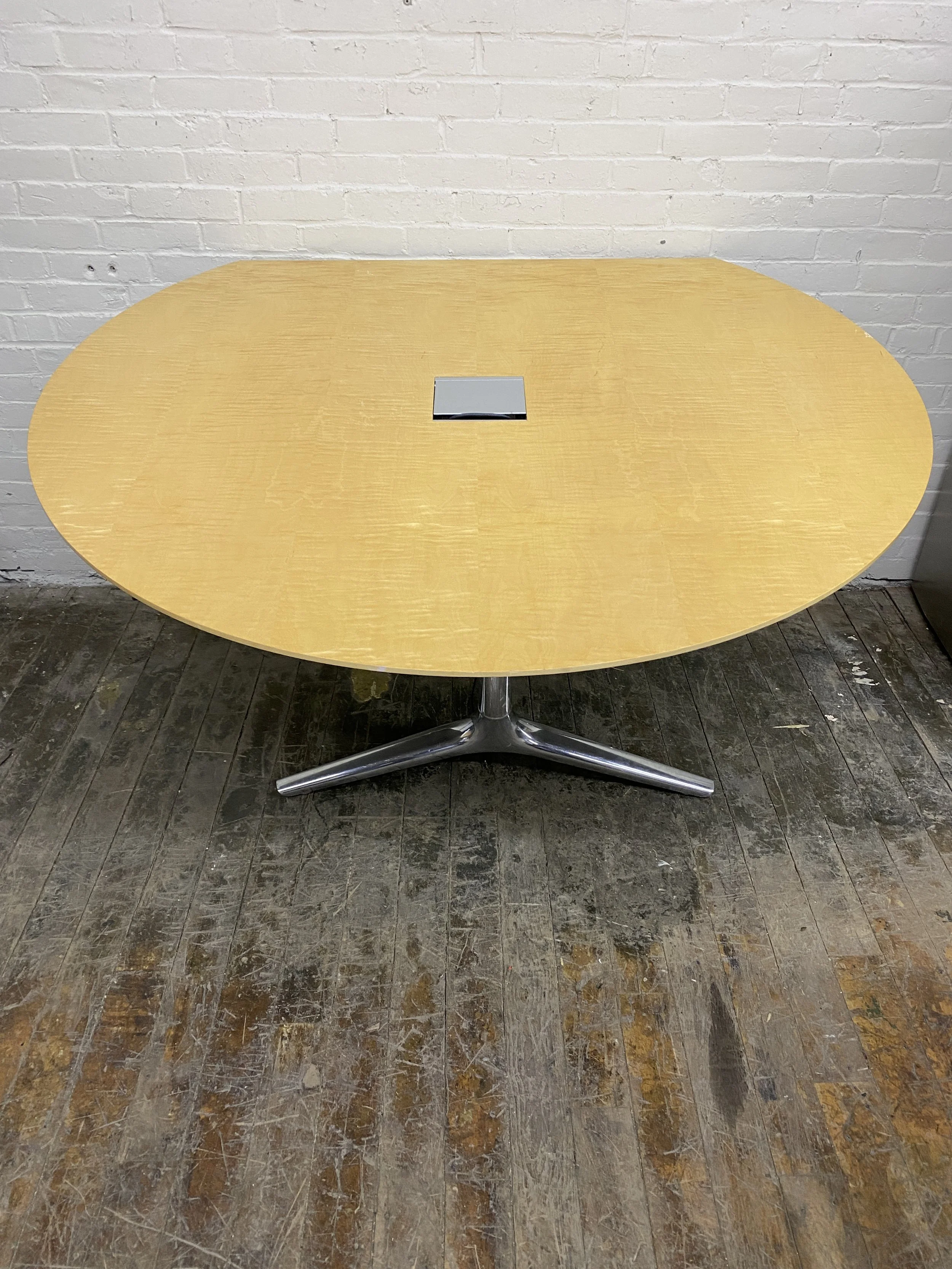 Nienkamper Vox Table C844