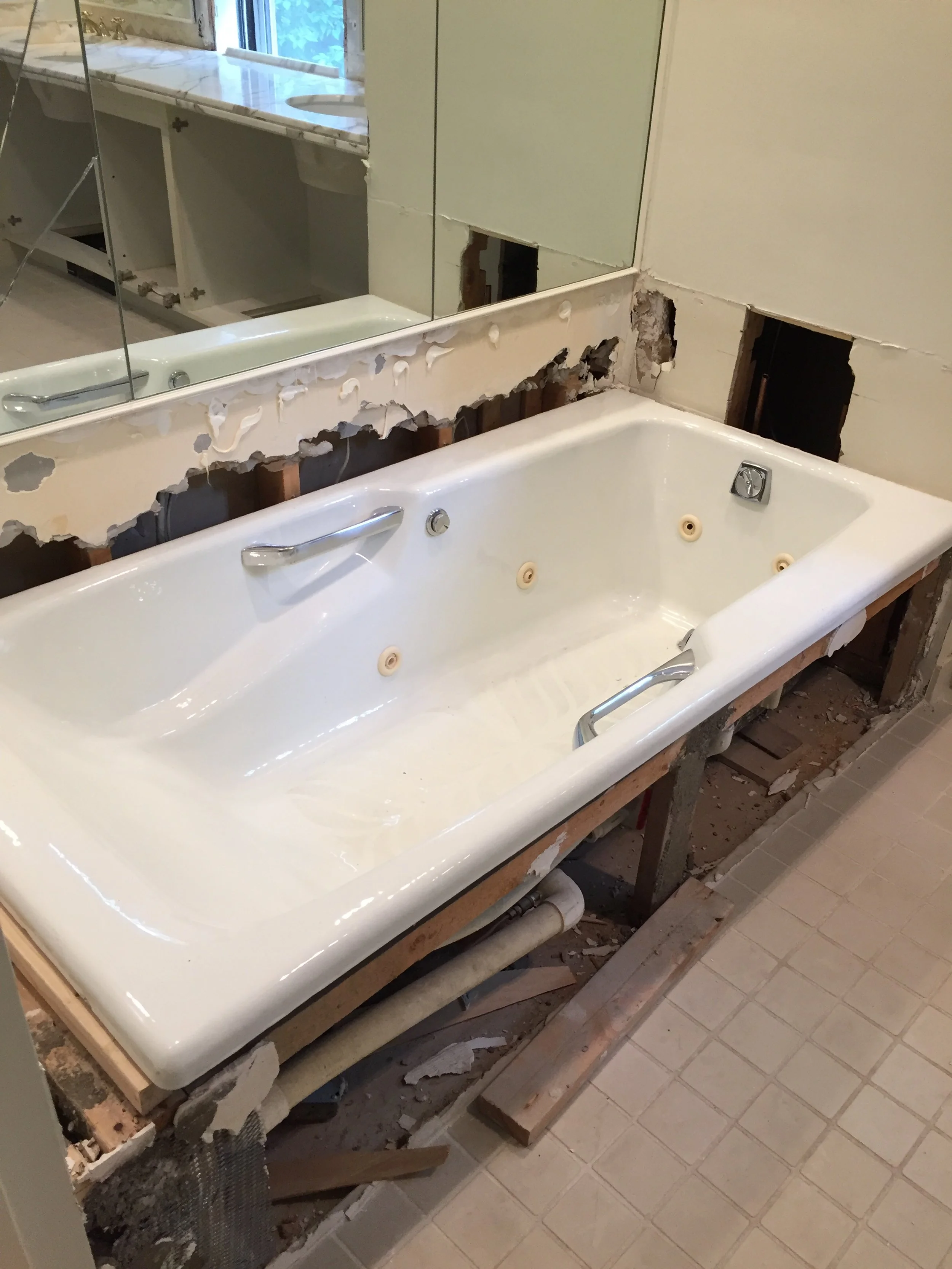 Kohler Jetted Tub N354