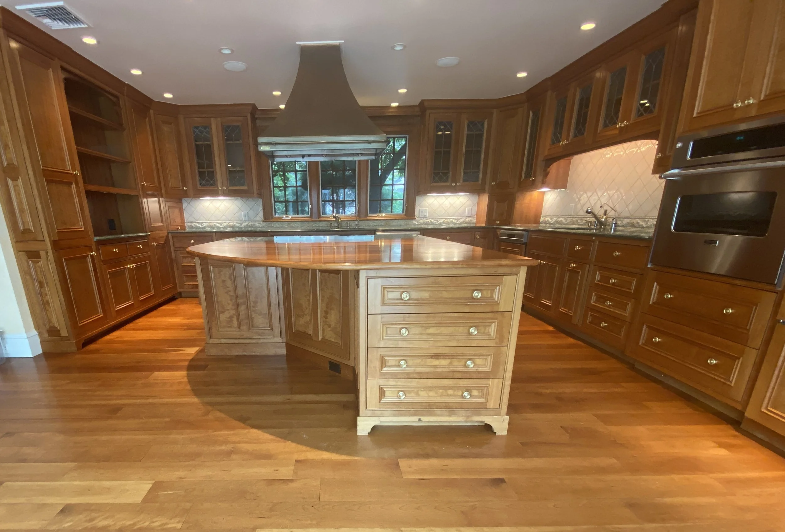 Cherry Cabinet Chef's Kitchen W552