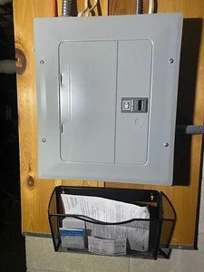 Cutler Hammer 125 AMP Electric Sub Panel  D143