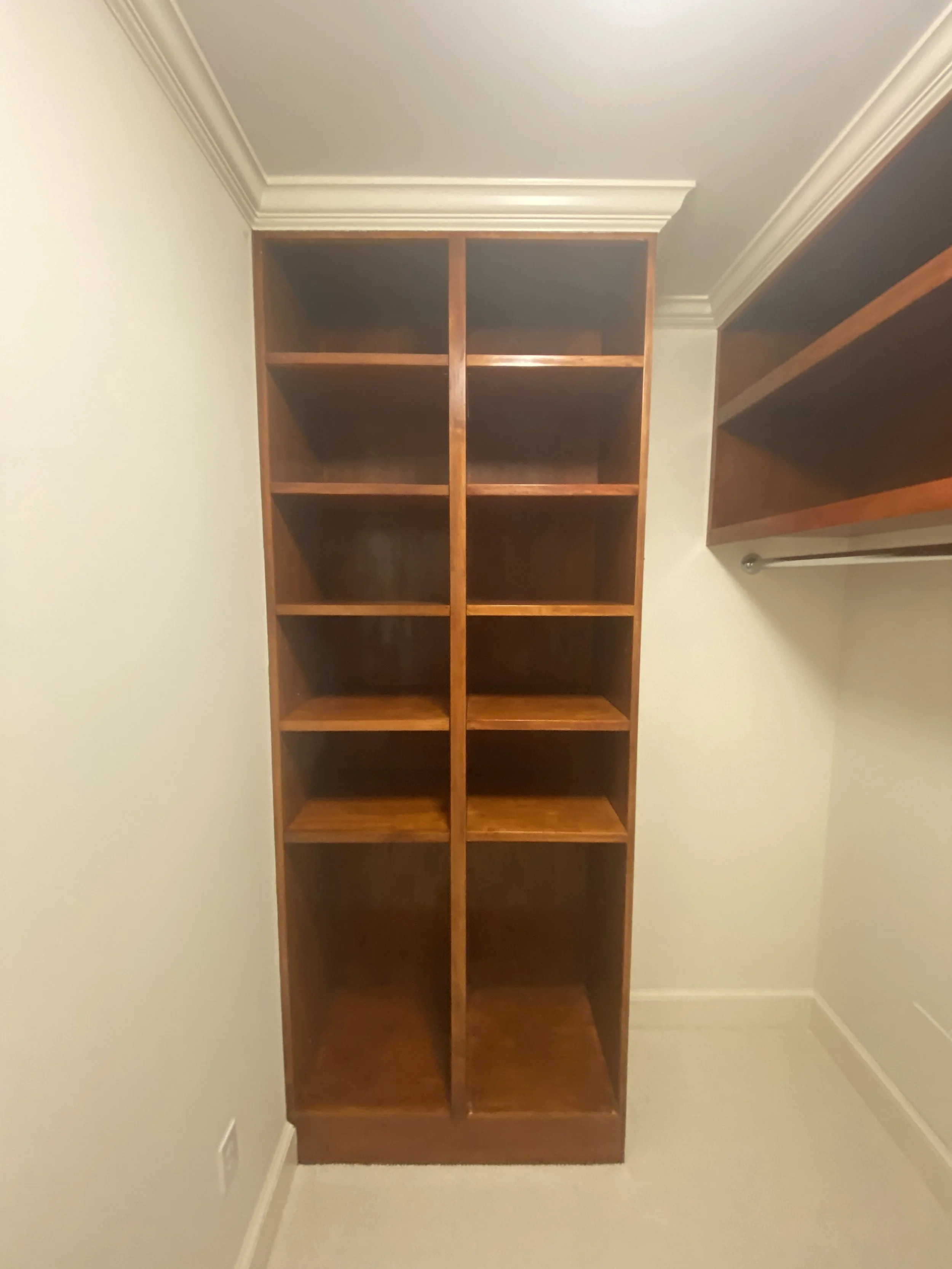 Adustable shelf C806