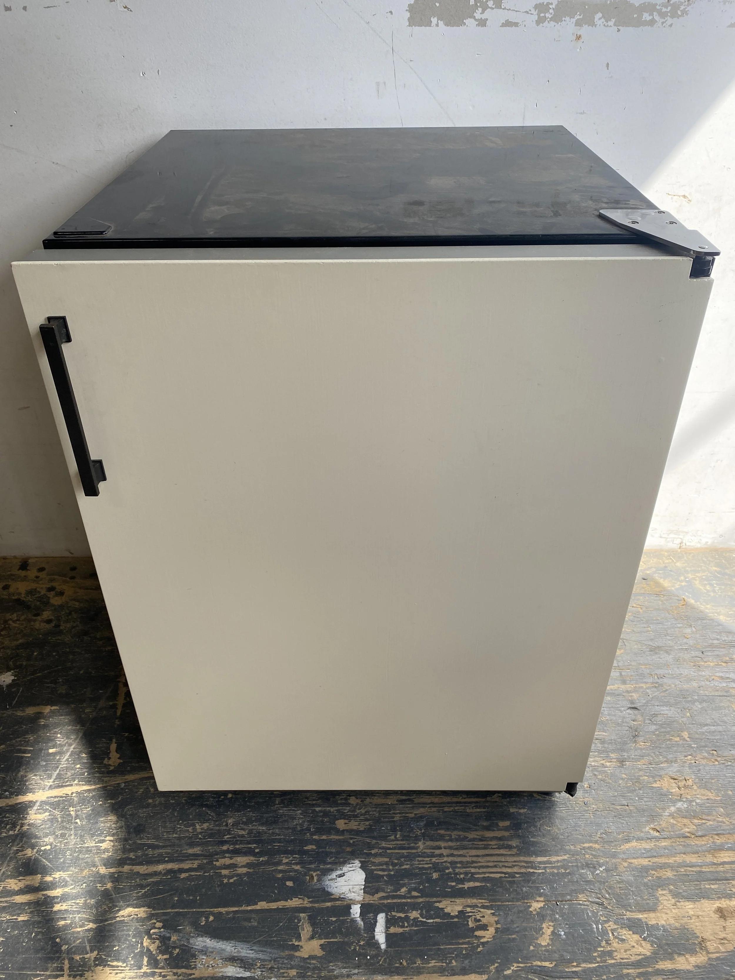 Monogram 24" Undercounter Panel Ready  Refrigerator with Ice maker W515