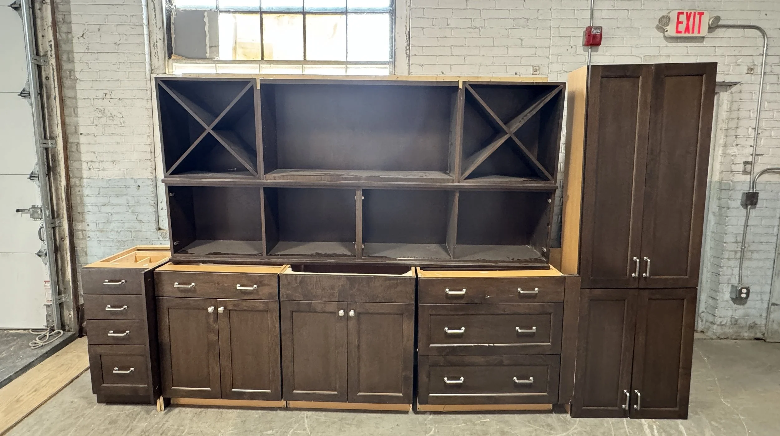 Brookhaven Wet Bar D143