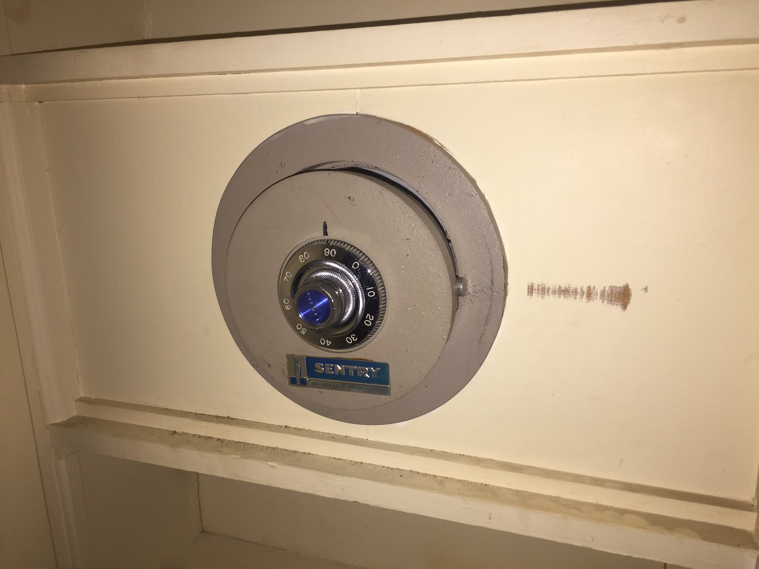 Sentry Wall Safe N532