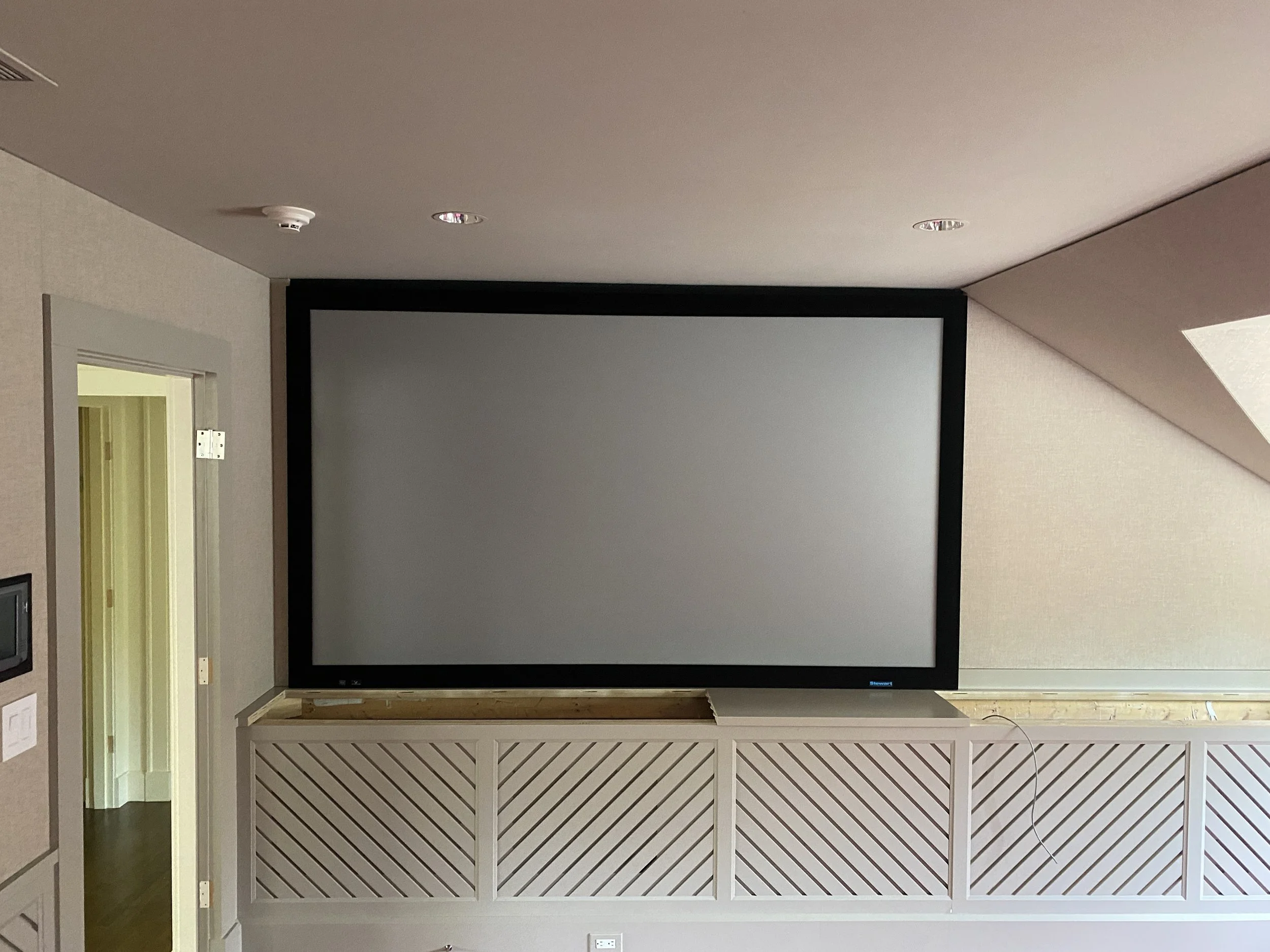 Stewart Filmscreen WallScreen Deluxe FireHawk G2 C812
